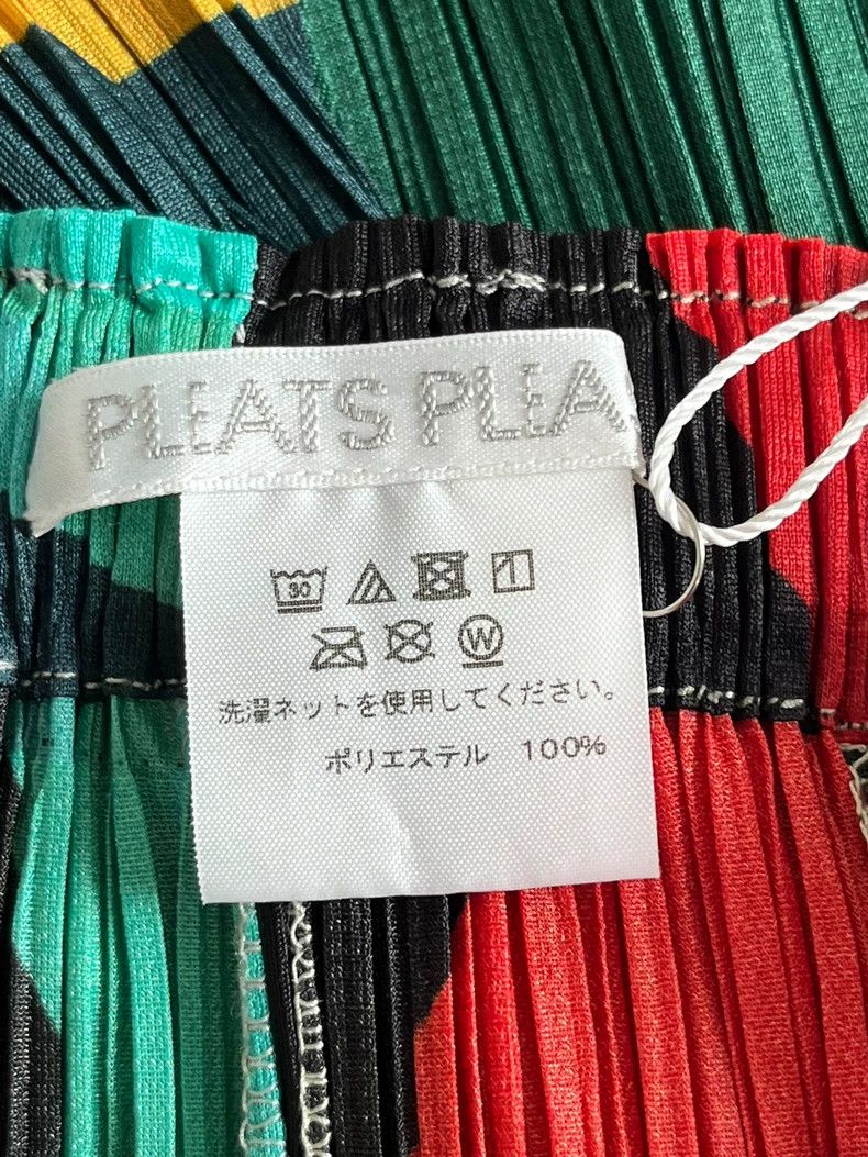 Issey Miyake Issey Miyake size:1 Red, black and green pleated skirt Size 22" - 3 Thumbnail