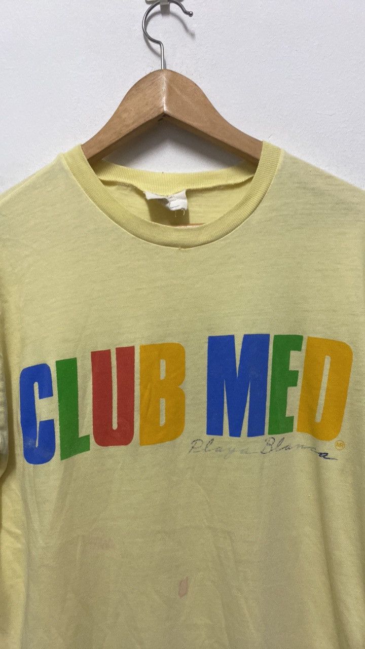 Vintage Vintage Big Spell Out Club med T-shirt Size US S / EU 44-46 / 1 - 2 Thumbnail
