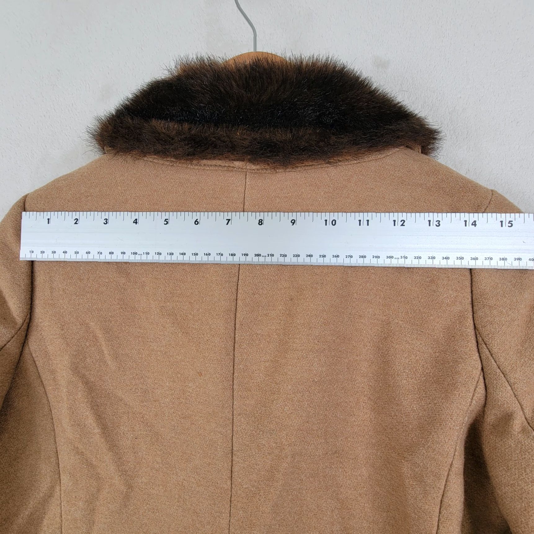Banana Republic Banana Republic Wool Coat Tan Women's Size Small Faux Fur Collar Tweed Overcoat Mid-Length Winter Formal Adults Womens Size S / US 4 / IT 40 - 6 Thumbnail