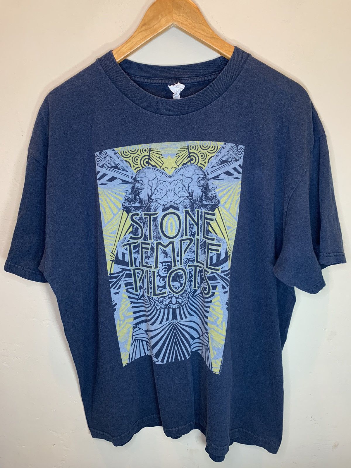 Band Tees *RARE* Vintage Stone Temple Pilots Band Art Y2K 2010 T-Shirt Size US XL / EU 56 / 4 - 1 Thumbnail