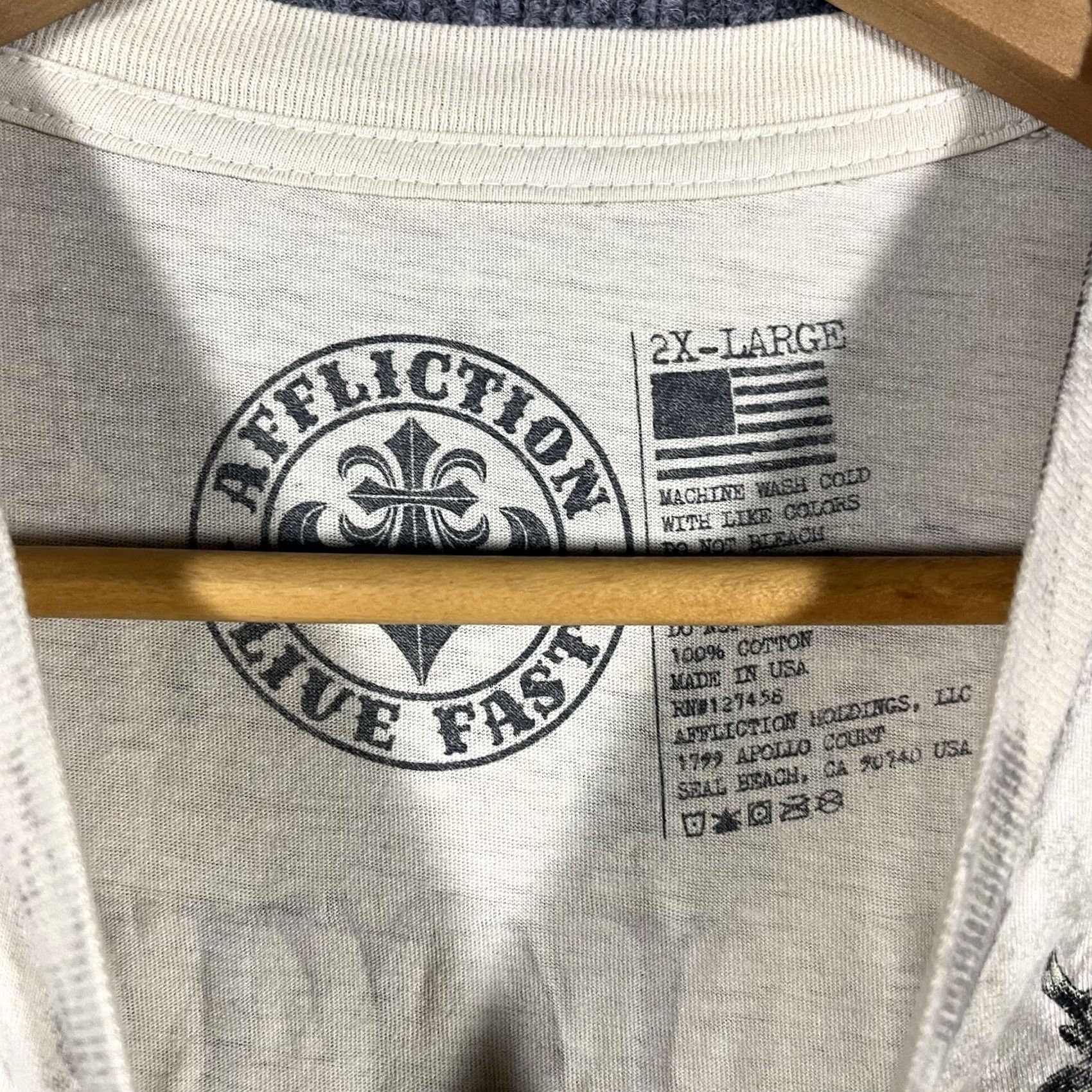 Affliction Affliction Shirt Men 2XL Crew Neck Short Sleeve Graphic Print Logo Biker Grunge Y2K Vtg Ivory USA Rock Size US XXL / EU 58 / 5 - 3 Thumbnail