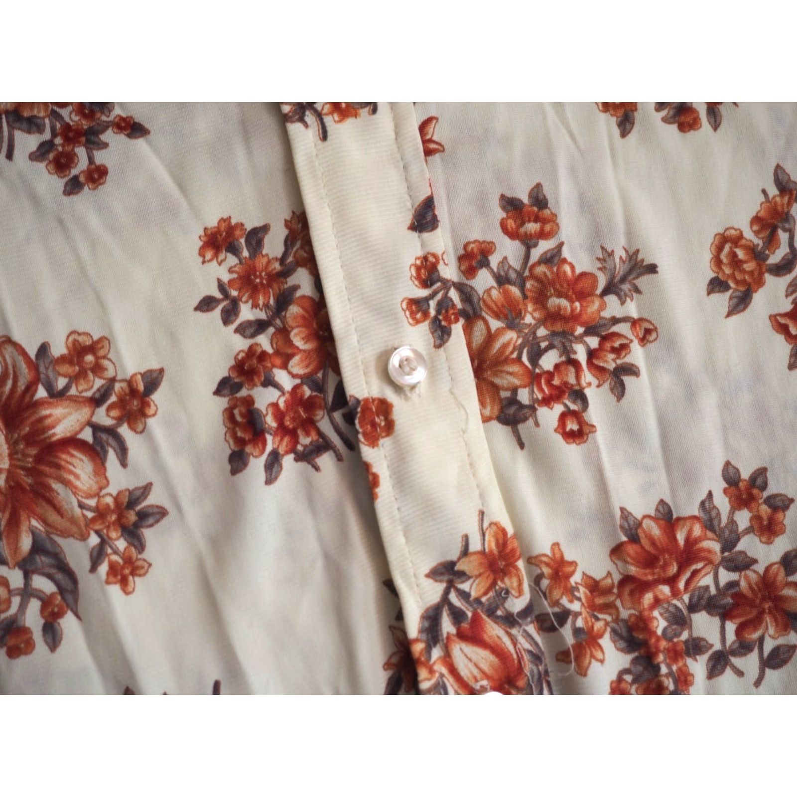 Vintage VINTAGE 1970s Ivory Flower Boho Disco Shirt Women's M User: VINTAGE 1970s Ivory Flower Boho Disco Shirt Women's M Size M / US 6-8 / IT 42-44 - 6 Thumbnail