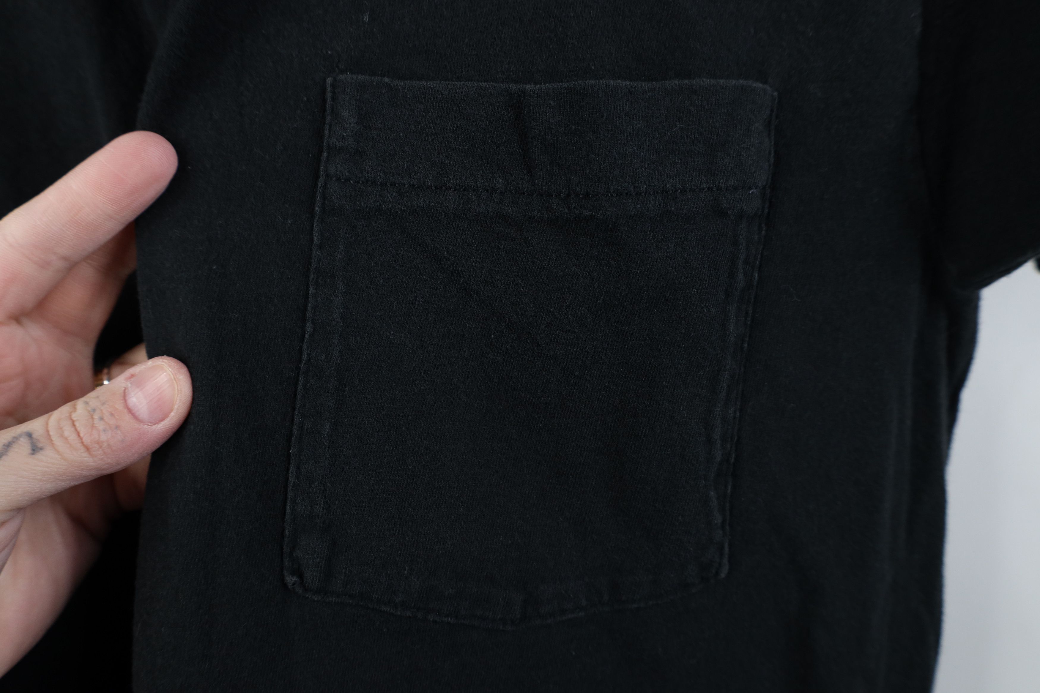 Vintage Vintage 90s Streetwear Blank Cotton T-Shirt Black Pocket USA Size US M / EU 48-50 / 2 - 4 Thumbnail