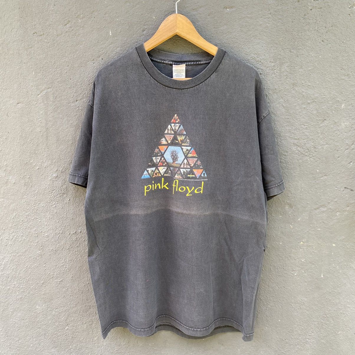 Pink Floyd Thrashed Faded Vintage Y2K Pink Floyd Band ERD GRUNGE TEE Size US XL / EU 56 / 4 - 1 Thumbnail