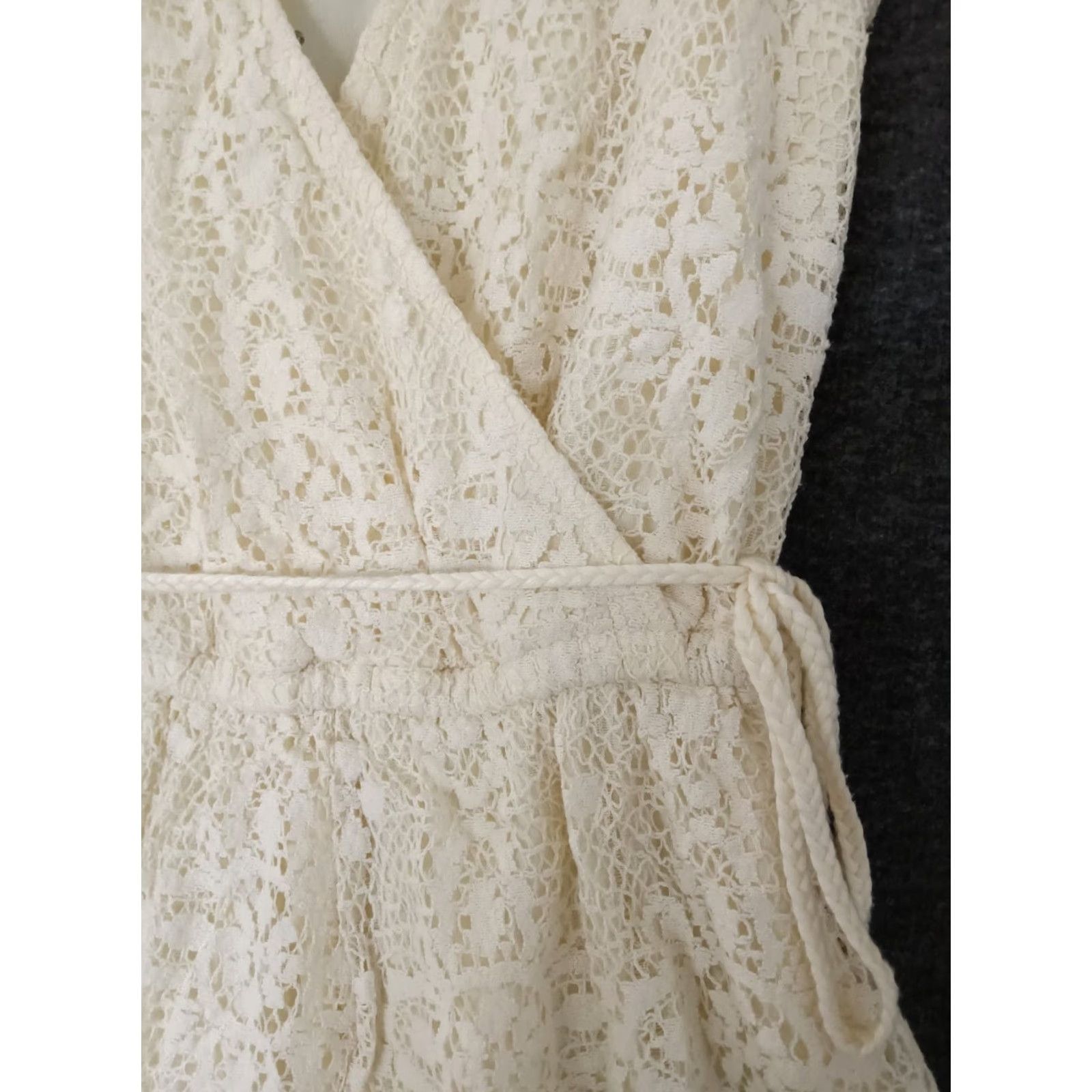American Eagle Outfitters American Eagle Outfitters Romper XS Lace Boho Chic Ivory Solid Sleeveless V-Neck Tie Casual Spring Summer Womens XS Size 26" / US 2 / IT 38 - 7 Thumbnail