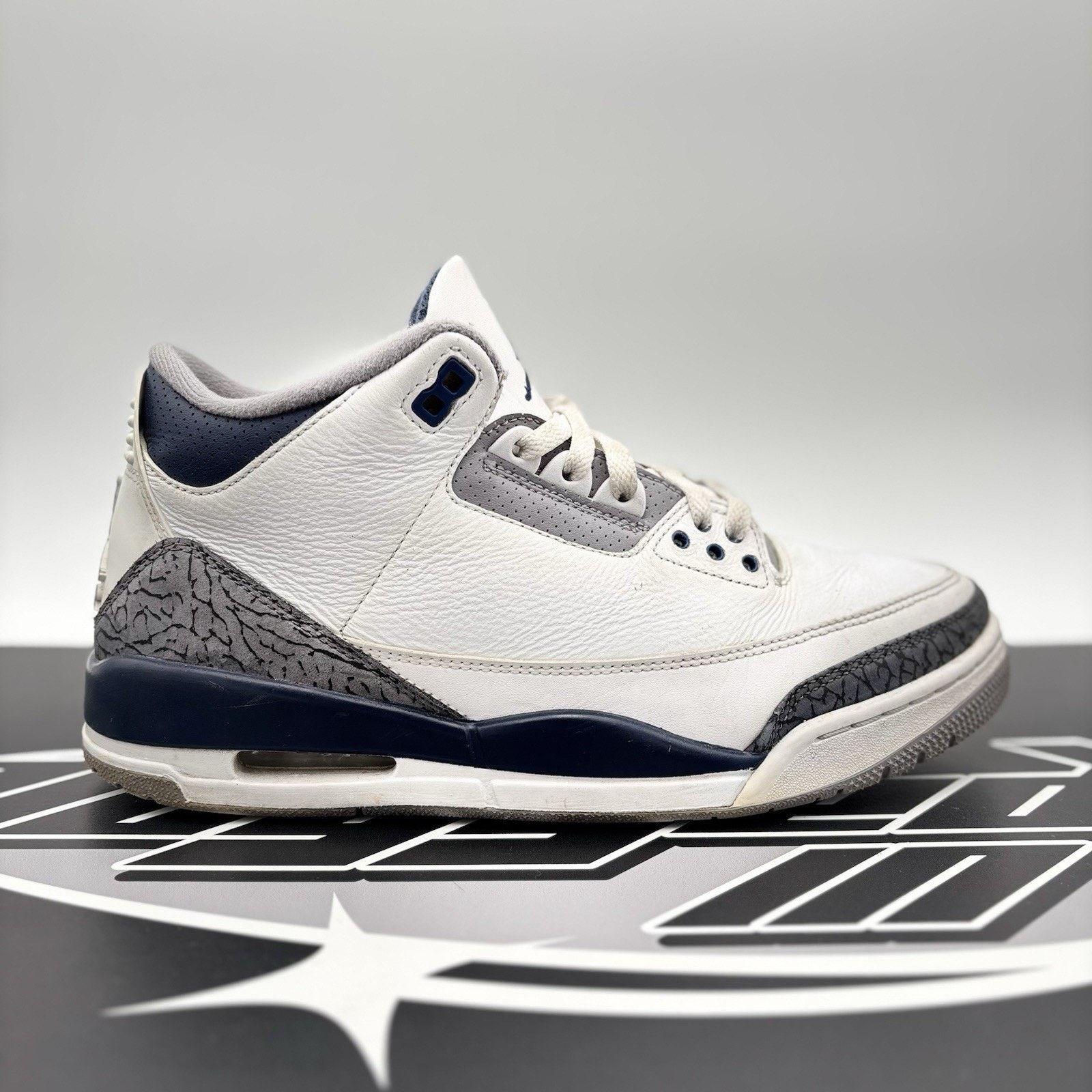 Jordan Brand Size 10 - Air Jordan 3 Retro Midnight Navy Size US 10 / EU 43 - 2 Thumbnail