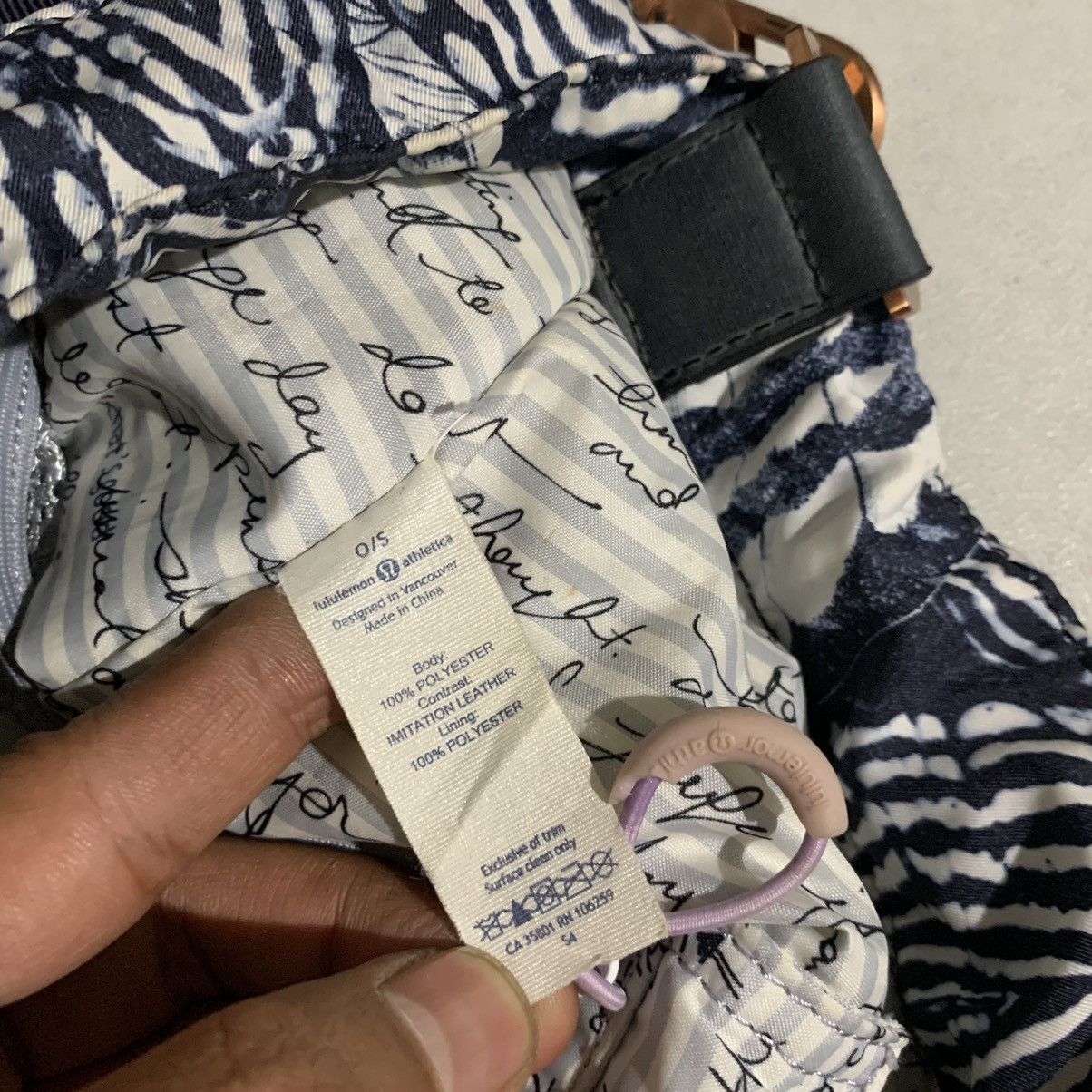 Lululemon Lululemon Wanderlust Diversity Bag 2015 Winged Mosaic Blue Size ONE SIZE - 7 Thumbnail
