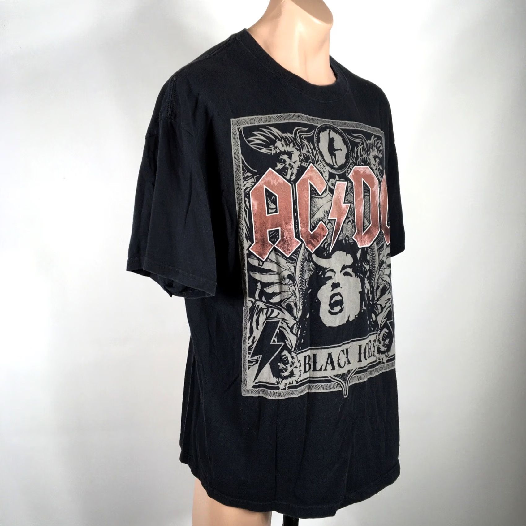 Vintage VINTAGE AC/DC Black Ice Distressed Concert Tour T-Shirt XL Black Souvenir Band Graphic Tee Men XL Size US XL / EU 56 / 4 - 4 Thumbnail