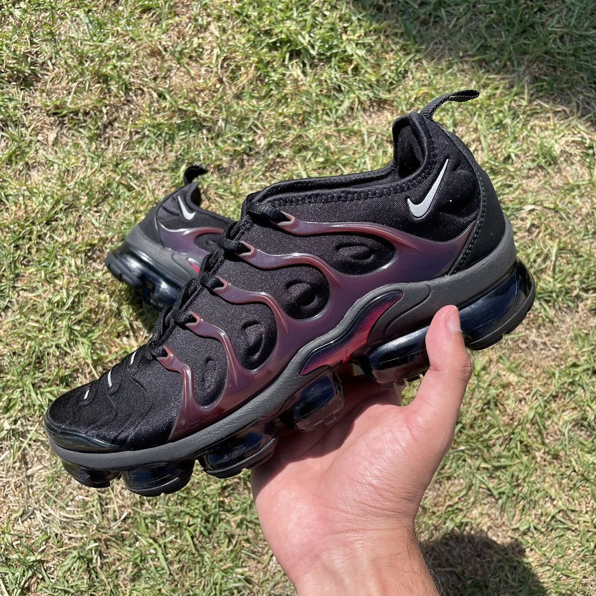 air vapormax plus black noble red