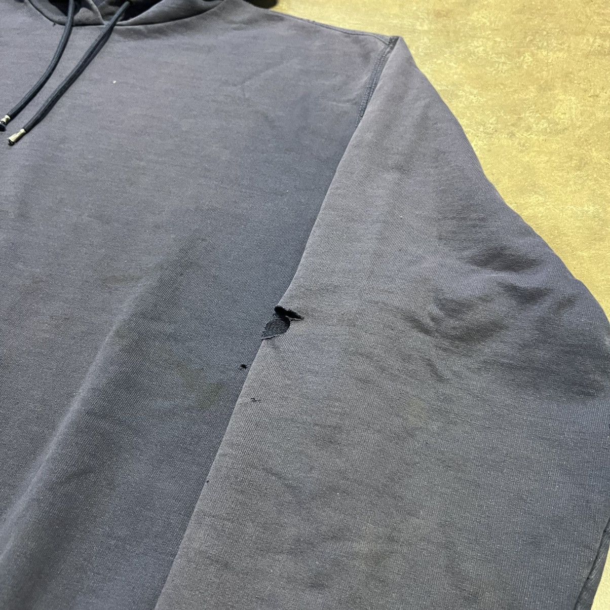 Carhartt × Vintage Vintage Carhartt Hoodie Sweatshirt Faded Thrashed Distressed Size US XXL / EU 58 / 5 - 6 Thumbnail