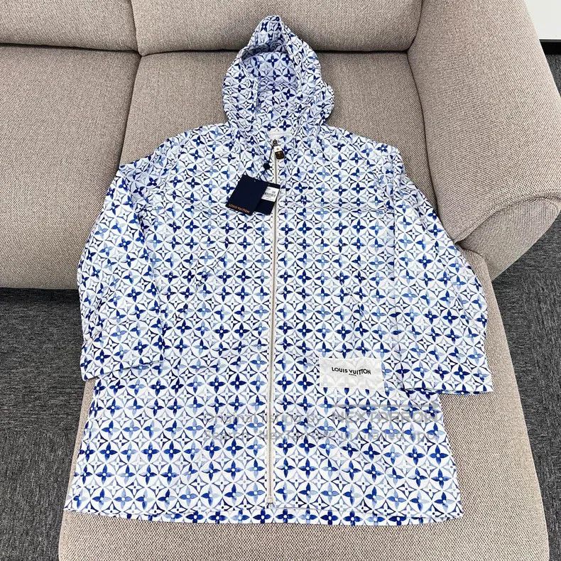 Louis Vuitton Louis Vuitton Full logo printed midi hooded jacket Size XS / US 0-2 / IT 36-38 - 1 Thumbnail