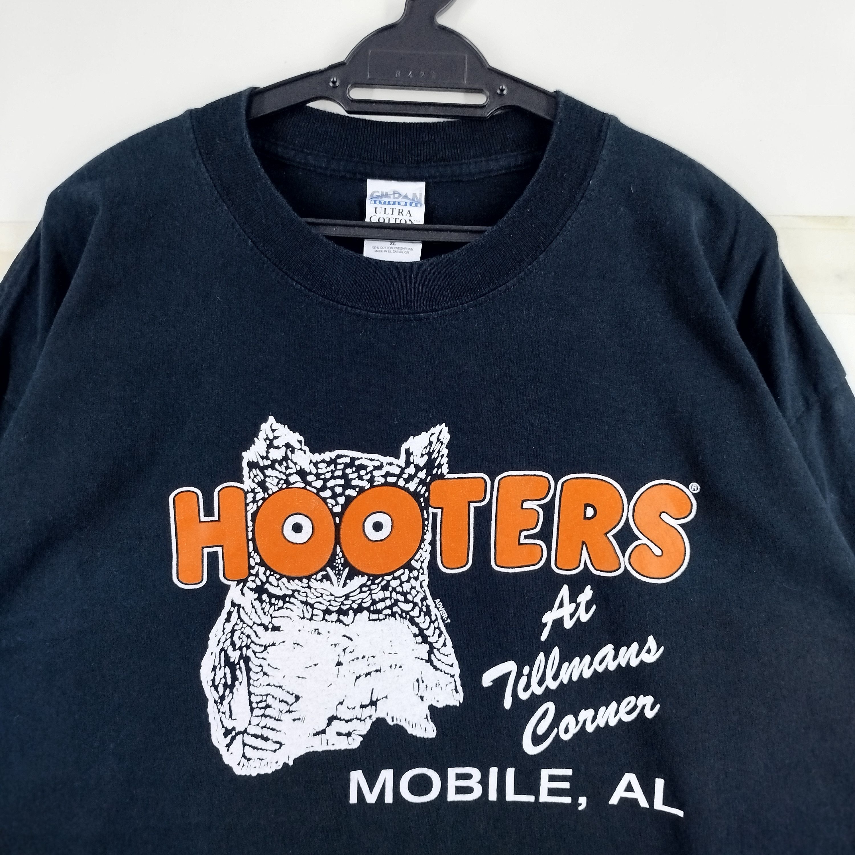 Designer Hooters Big Logo Mobile AL Delightfully Tacky Yet Unrefined Size US XL / EU 56 / 4 - 2 Thumbnail