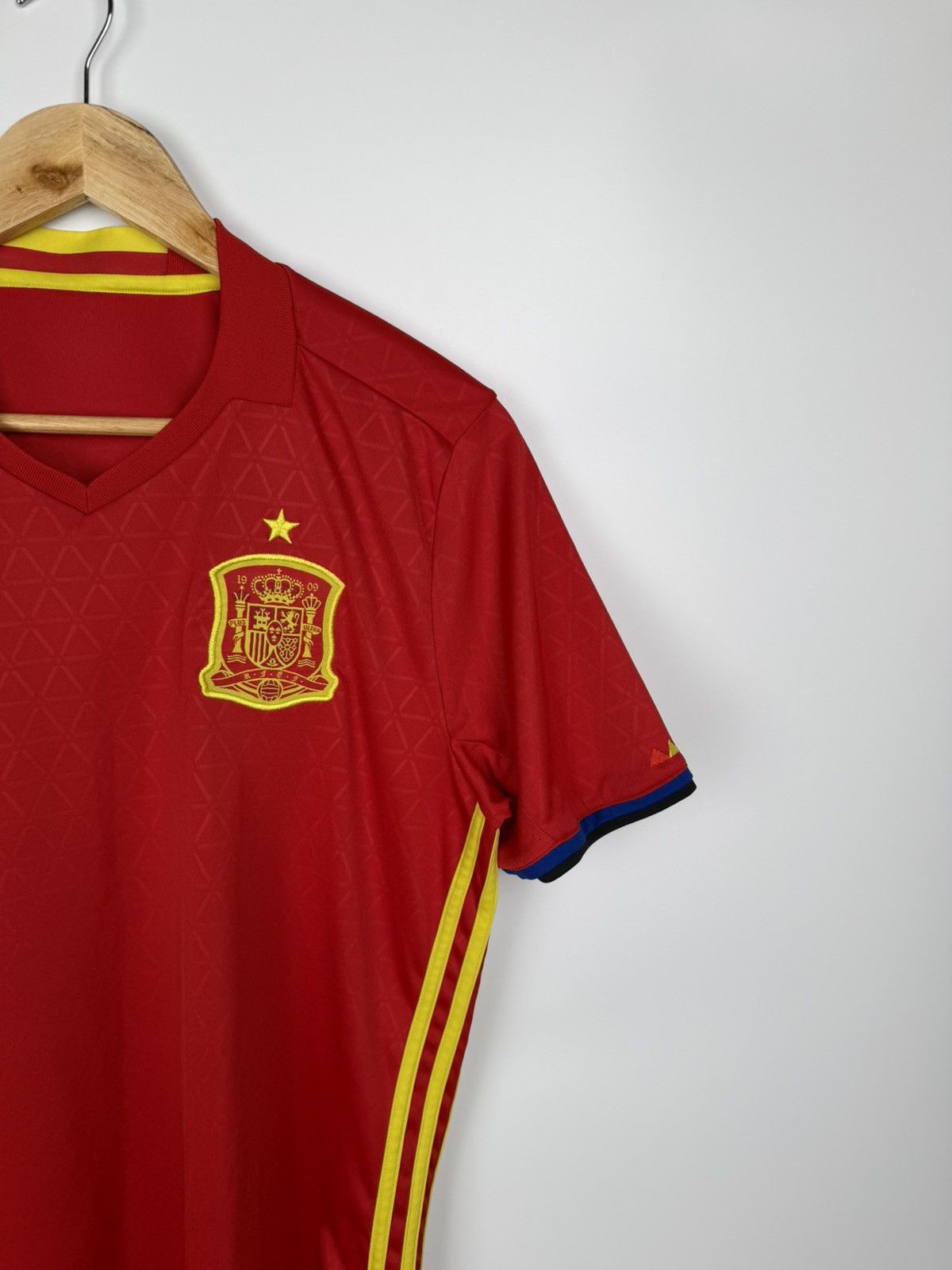 Adidas Adidas Spain 2015 football jersey Size US M / EU 48-50 / 2 - 2 Thumbnail