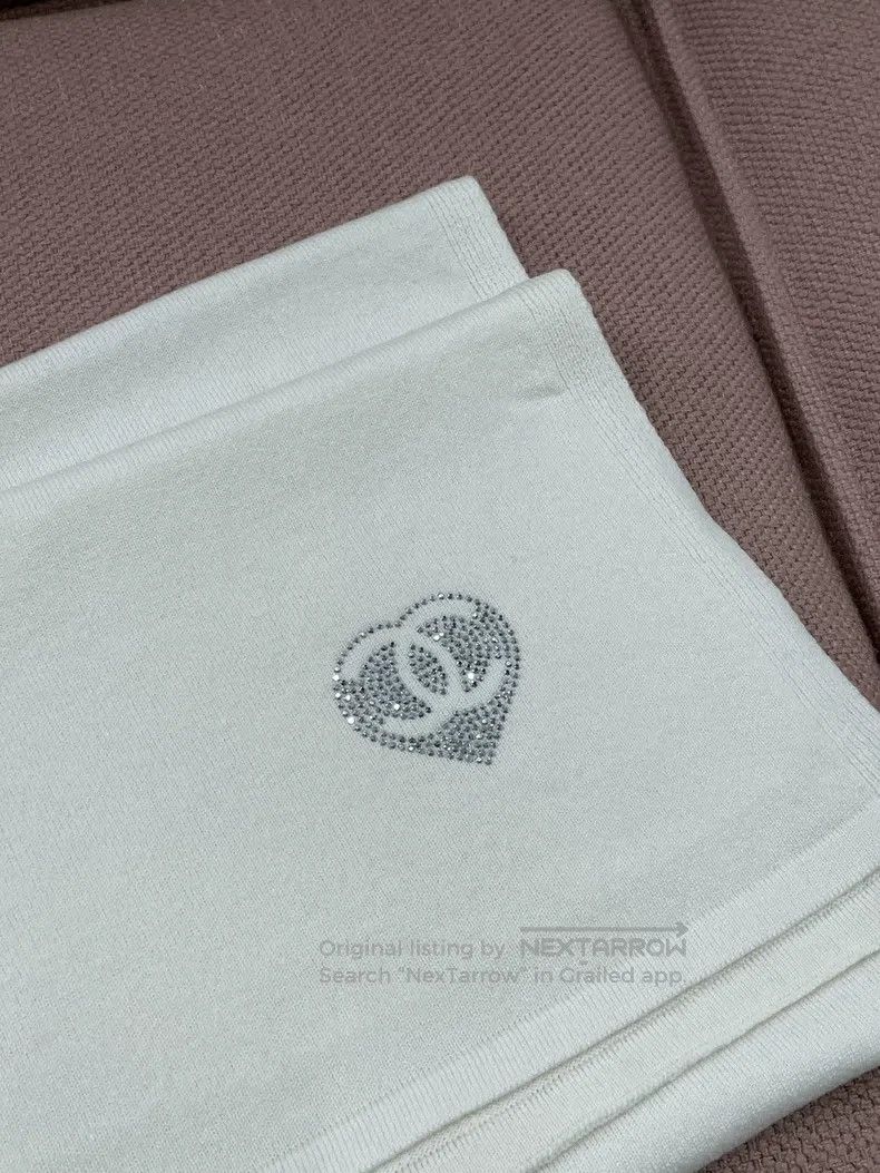Chanel Chanel Love rhinestone double C cashmere scarf Size ONE SIZE - 1 Thumbnail