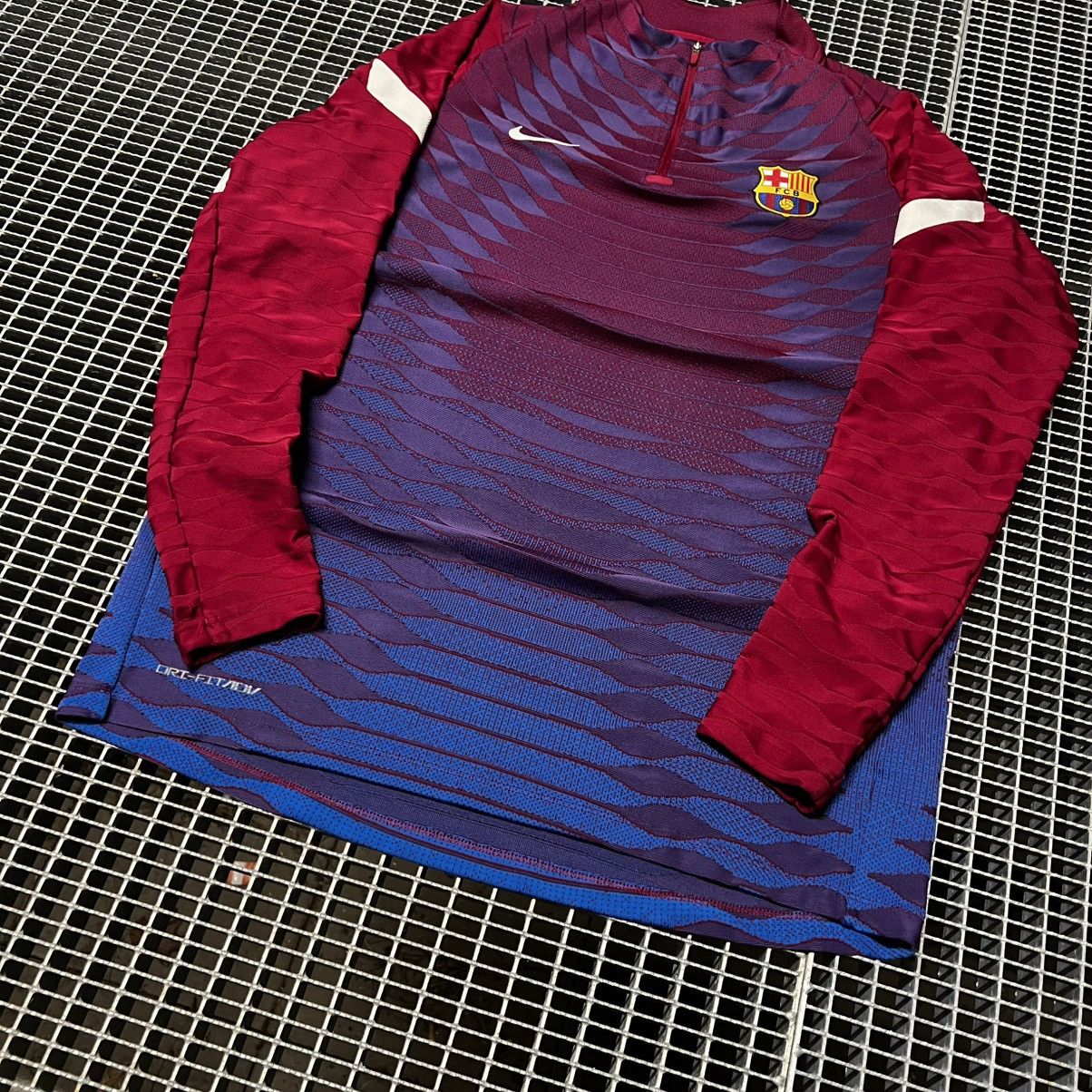 Nike Football Jersey Nike Barcelona Y2K Style Streatwear Size US L / EU 52-54 / 3 - 3 Thumbnail