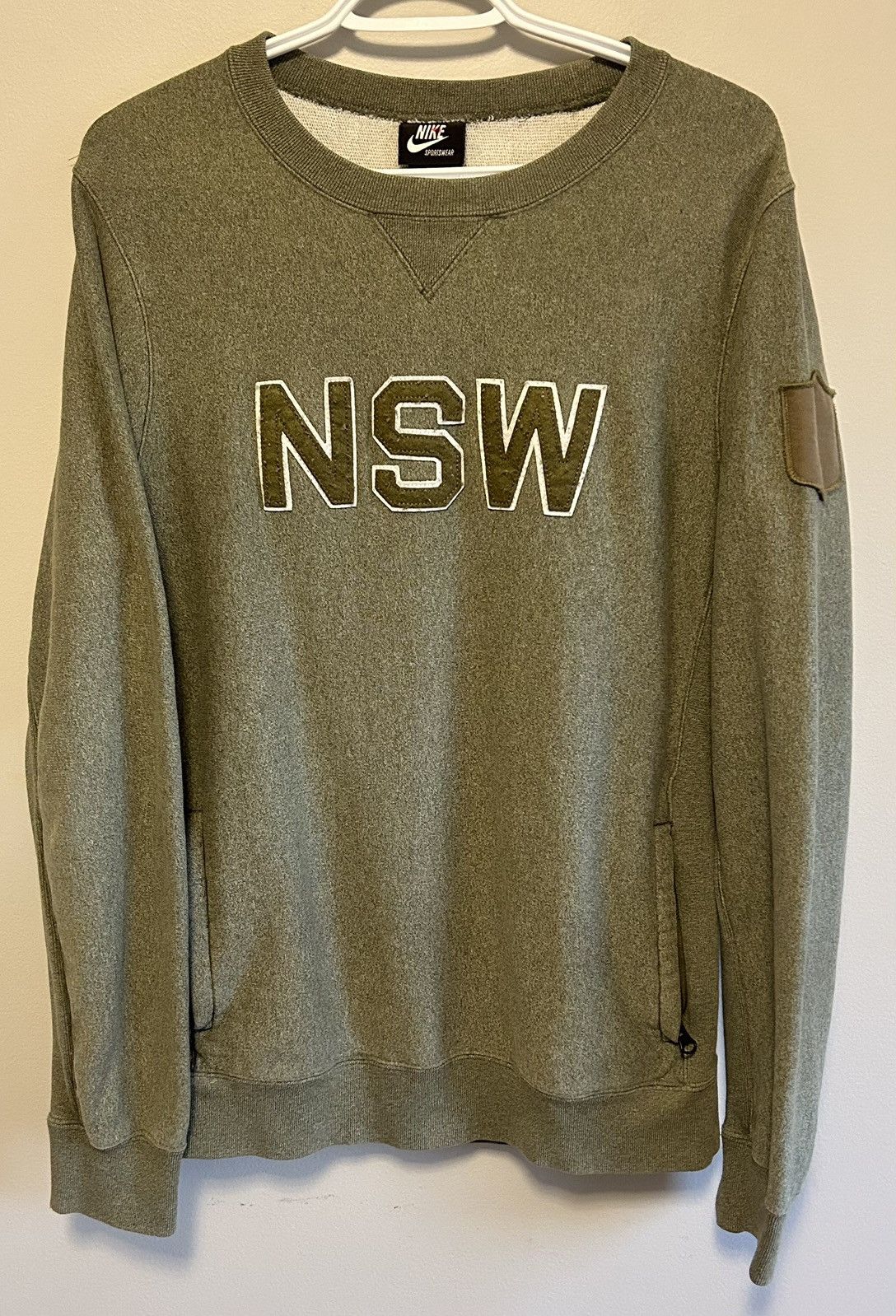 Nike Vintage Nike Sportswear NSW Mens Crew Neck Pullover Sweater Size US S / EU 44-46 / 1 - 1 Thumbnail