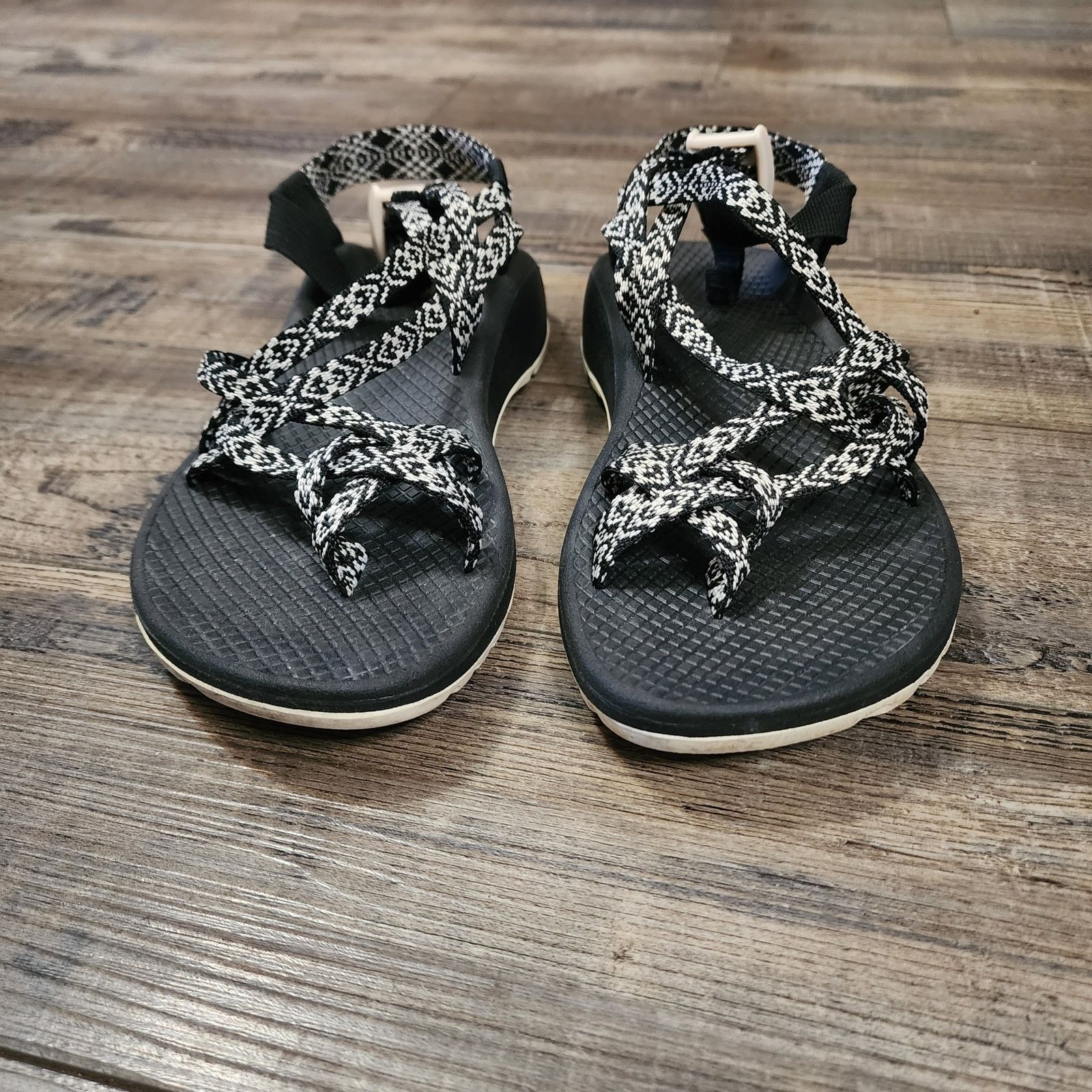 Chaco Chaco black and white sandals shoes w toe straps size 7 SH3 Size US 7 / IT 37 - 3 Thumbnail
