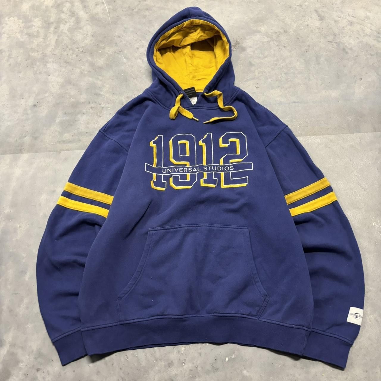Disney × Vintage Crazy Vintage Y2K/2000s Blue Universal Studios Embroidered 1912 Spellout Hoodie! Size US XXL / EU 58 / 5 - 1 Thumbnail