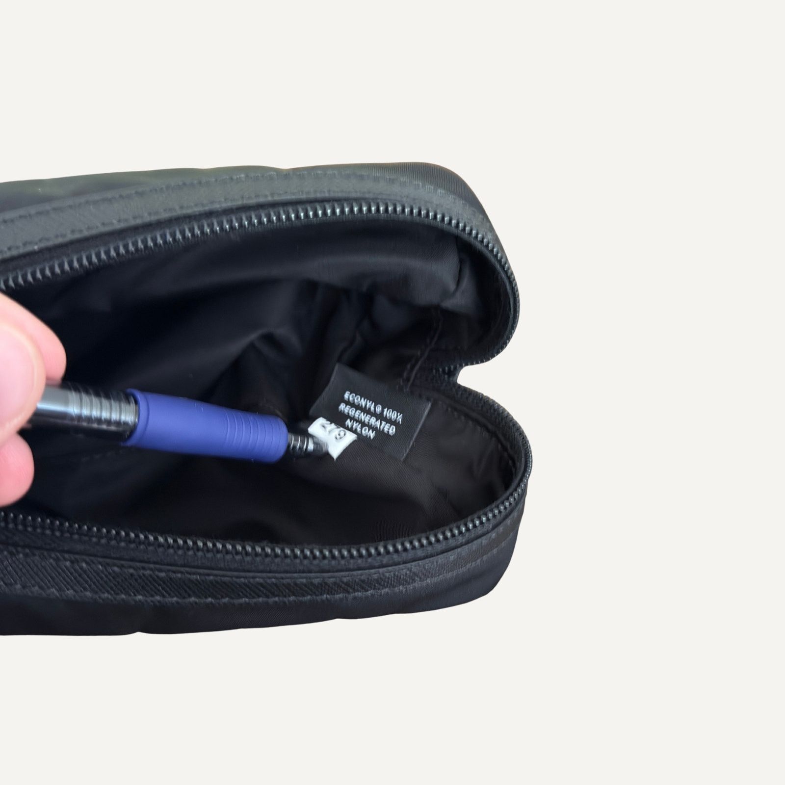 Prada Prada Re-Nylon Triangle Logo Toiletry Pouch Black Size ONE SIZE - 7 Thumbnail