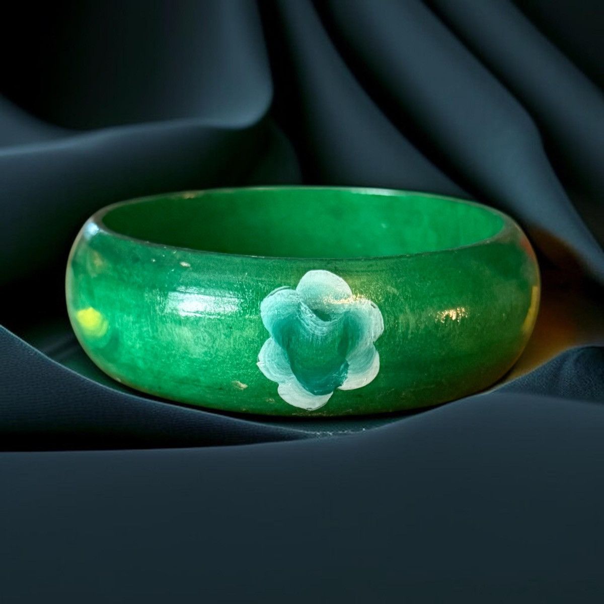 Vintage Vintage green wooden hand painted flower bangle bracelet Size ONE SIZE - 1 Thumbnail