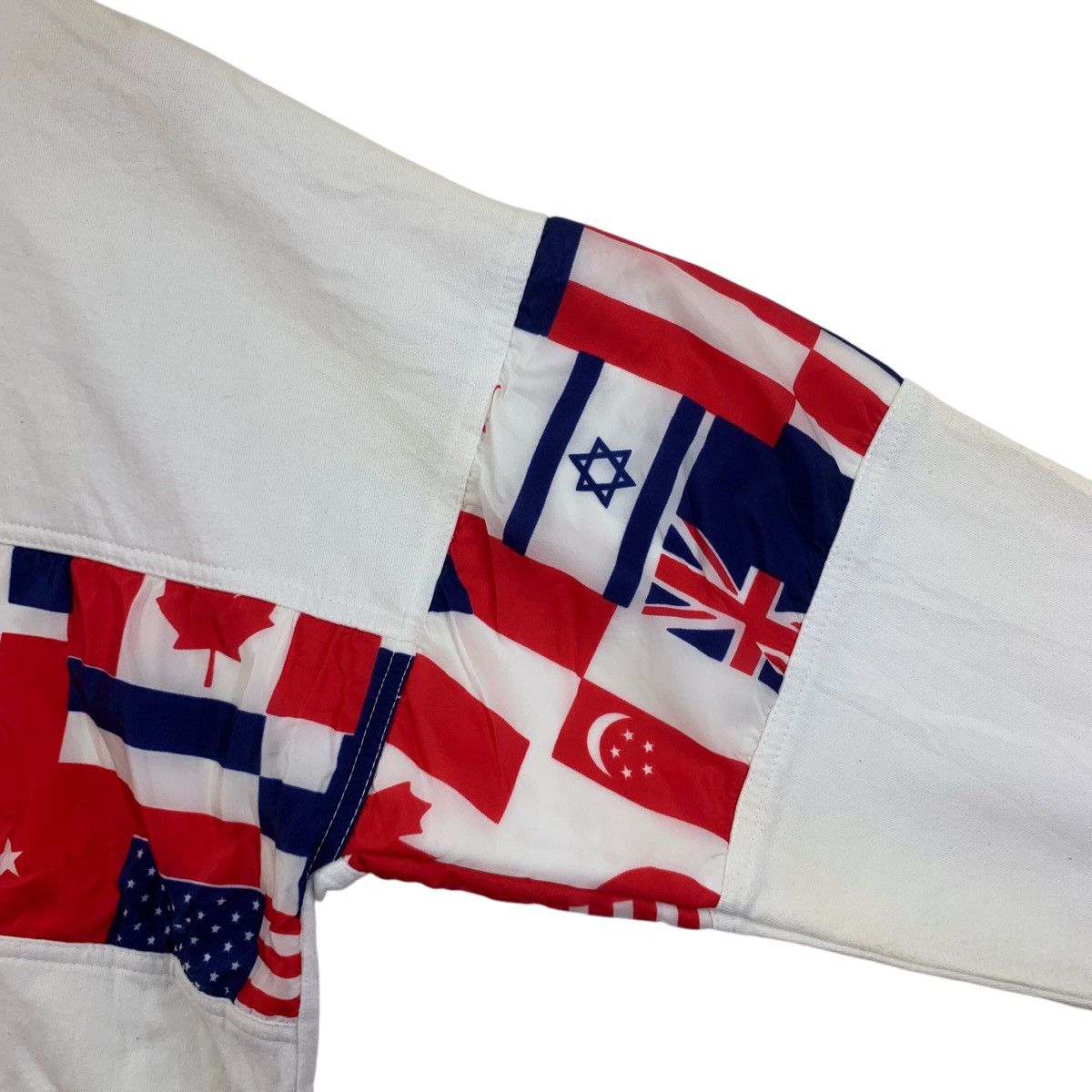 Vintage Vintage 80s MULTI NATION FLAG Print Collar White Sweatshirt Size US XL / EU 56 / 4 - 4 Thumbnail