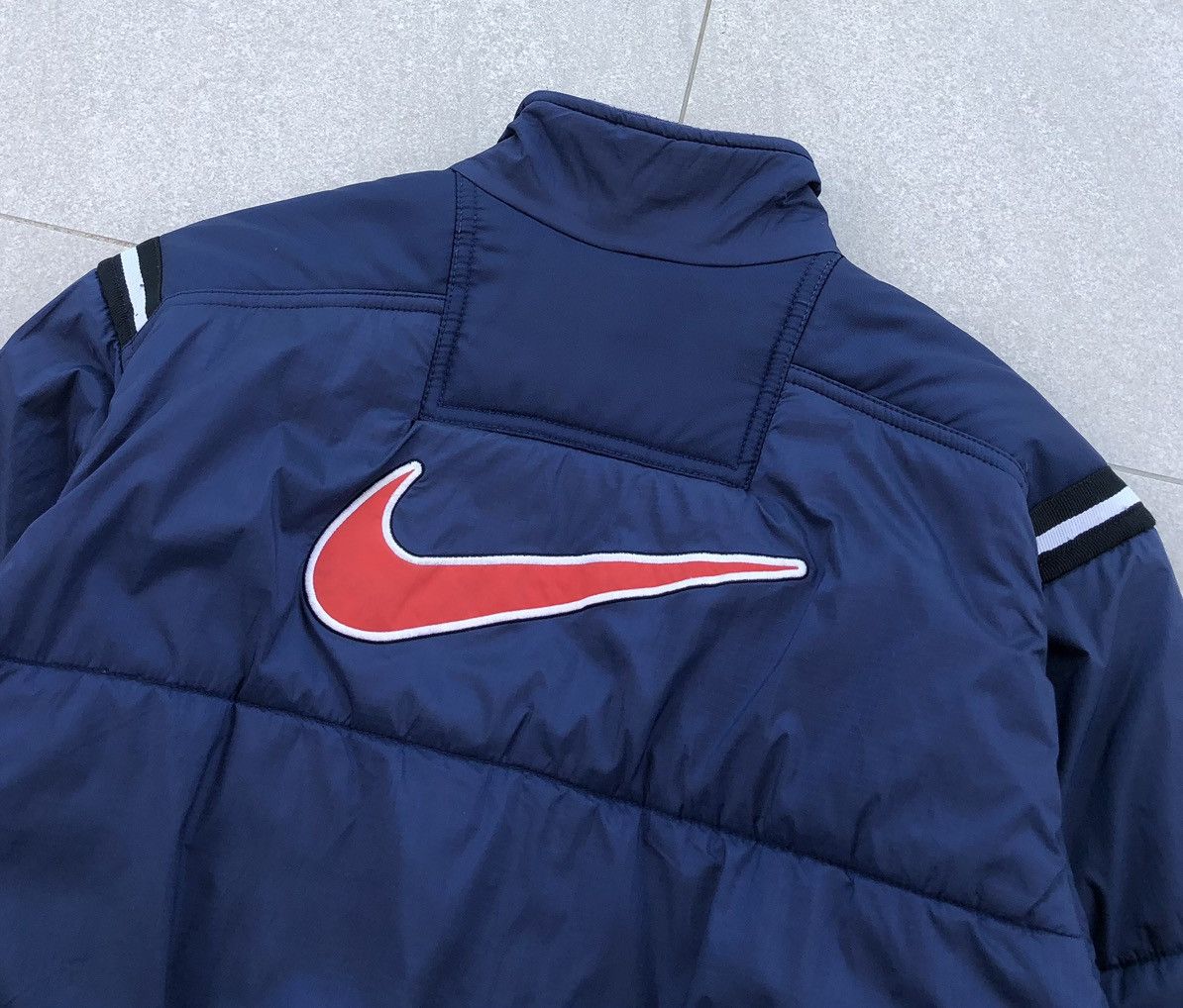 Nike Vintage NIKE Big Swoosh Nylon Padded Bomber Jacket For Kids Size US XXS / EU 40 - 3 Thumbnail