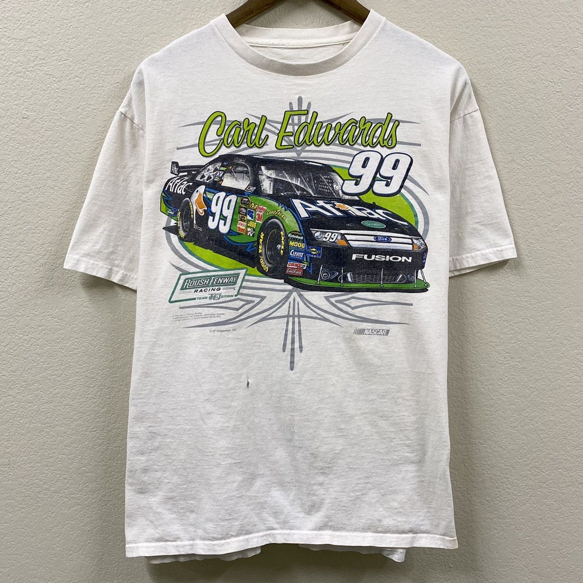 2010 CARL EDWARDS ROUSH FENWAY RACING // NASCAR T-SHIRT (L)