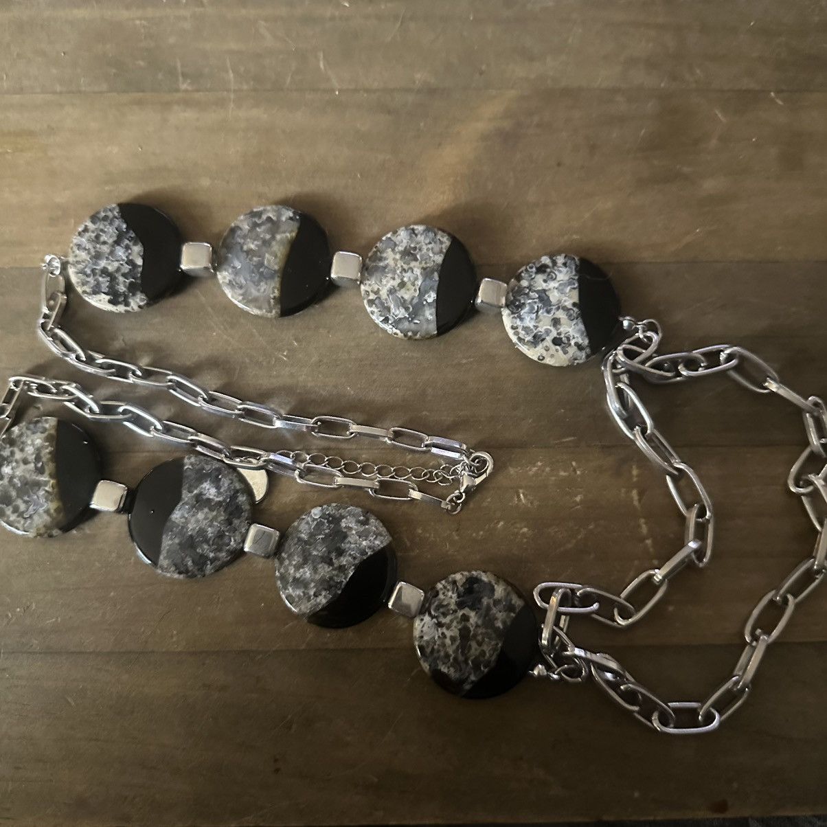 Other Howard’s Wholesale long flat marbled disc necklace Size ONE SIZE - 2 Thumbnail