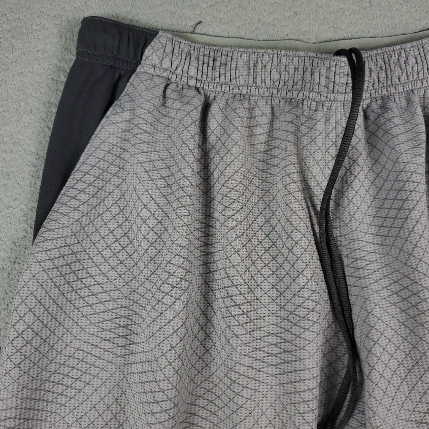Under Armour Under Armour Shorts Mens XL Gray Track Running Gym Work Out Size US 36 / EU 52 - 2 Thumbnail