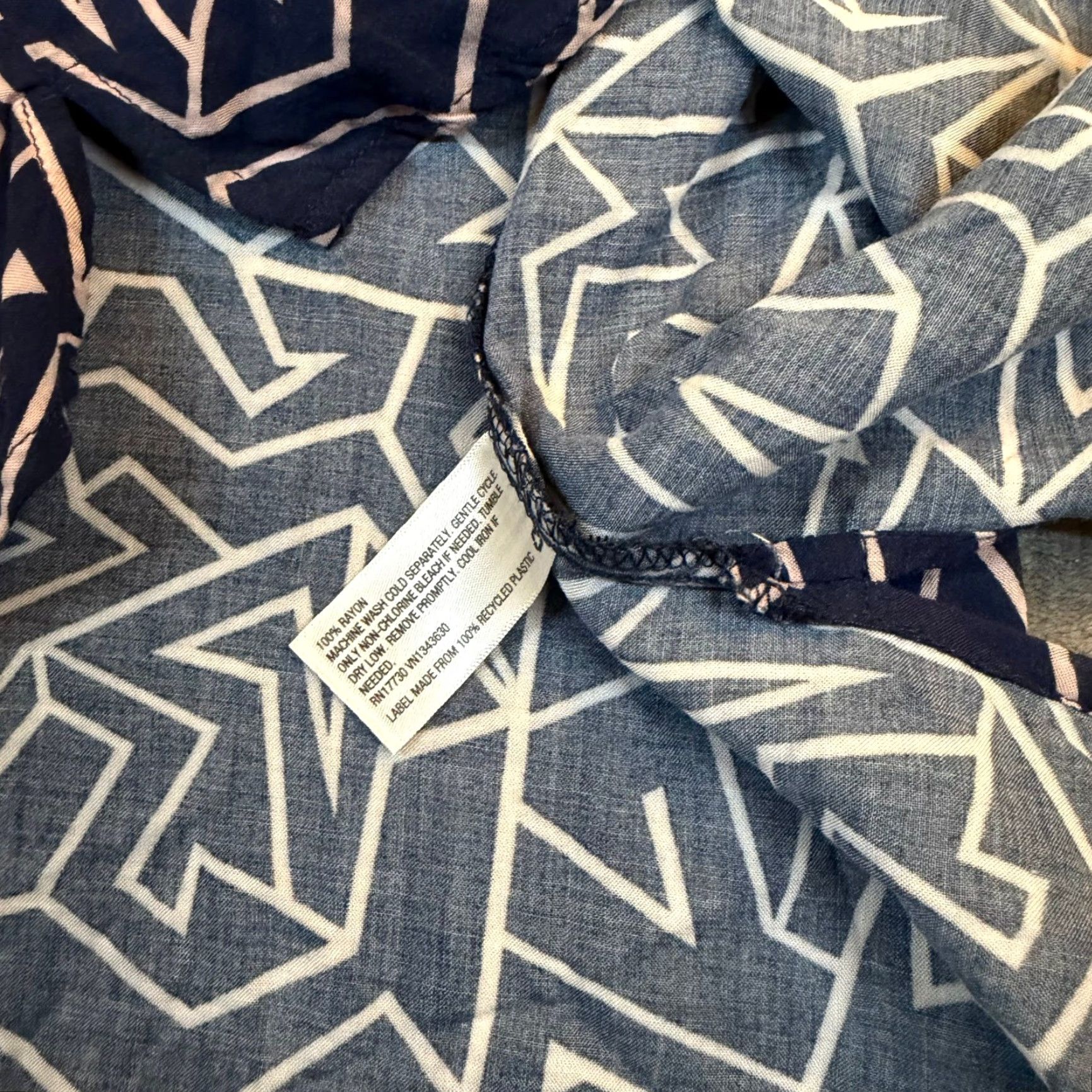 Vintage Original Use Geometric Button-Down Shirt Mens Medium Blue Short Sleeve Rayon Size US M / EU 48-50 / 2 - 4 Thumbnail