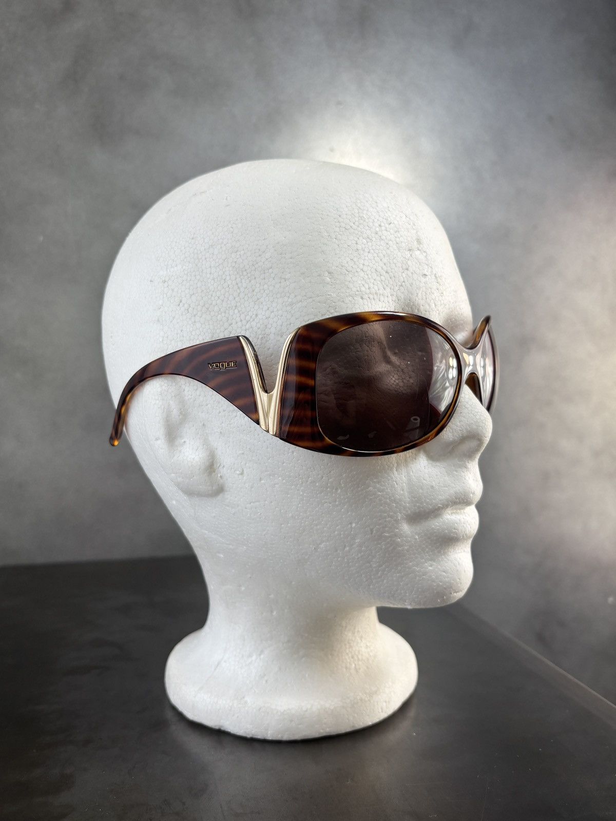 Vintage × Vogue 2000s Vintage Vogue Sunglasses Drop Arm VO 2519-S Y2K Glam Size ONE SIZE - 1 Thumbnail