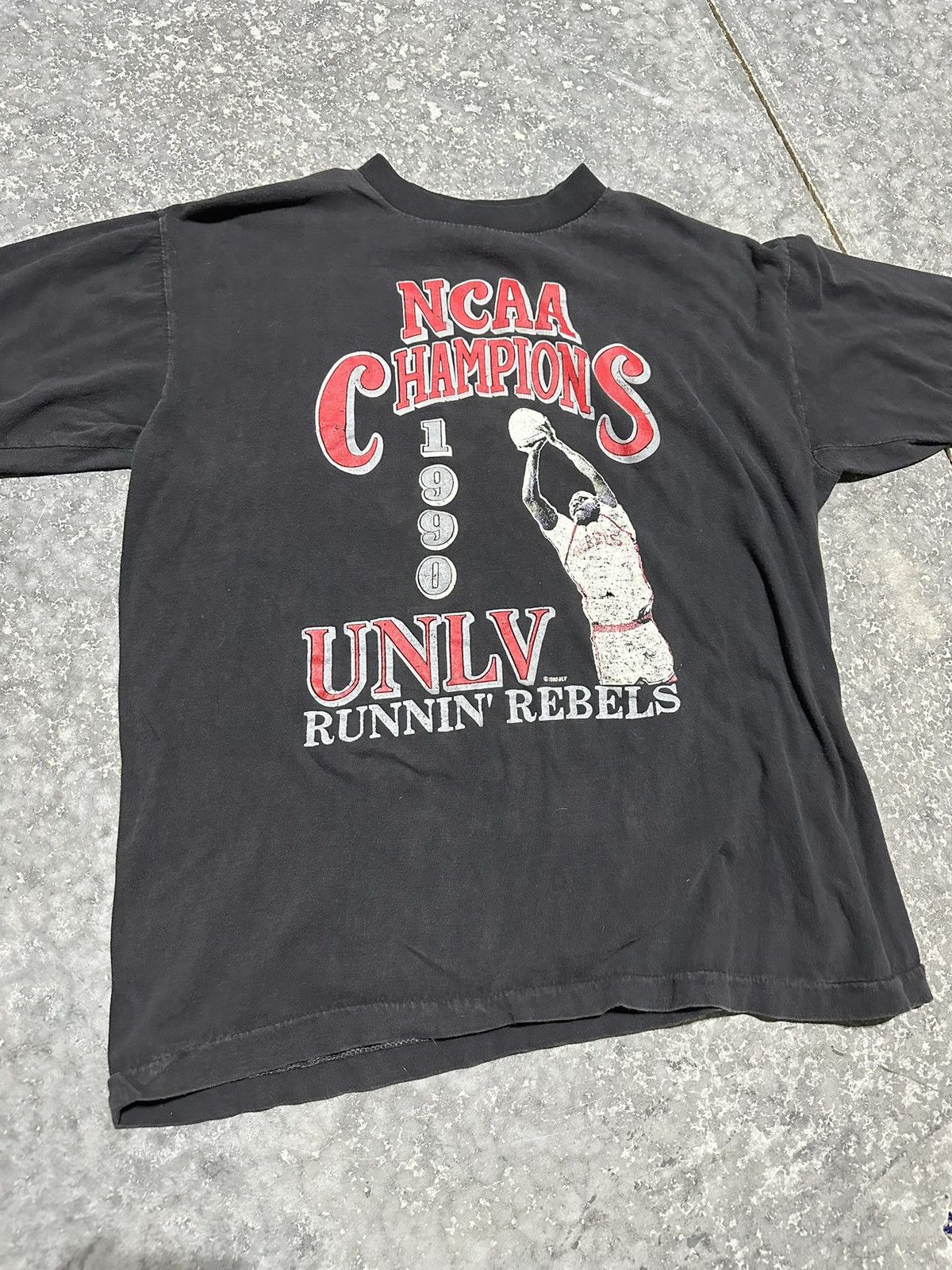 Vintage Vintage UNLV National Championship Tee Size US M / EU 48-50 / 2 - 1 Thumbnail