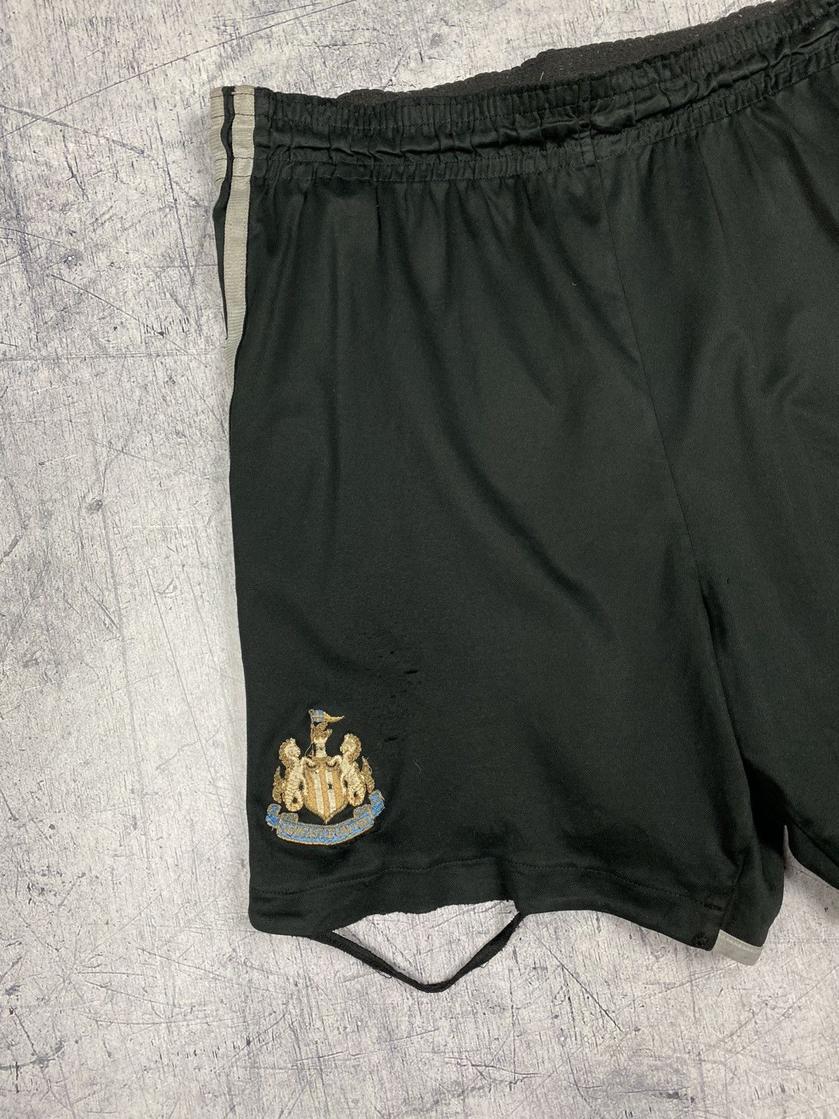 Adidas × Vintage Vintage Adidas New Castle Distressed Soccer Jersey Shorts Size US 32 / EU 48 - 5 Thumbnail