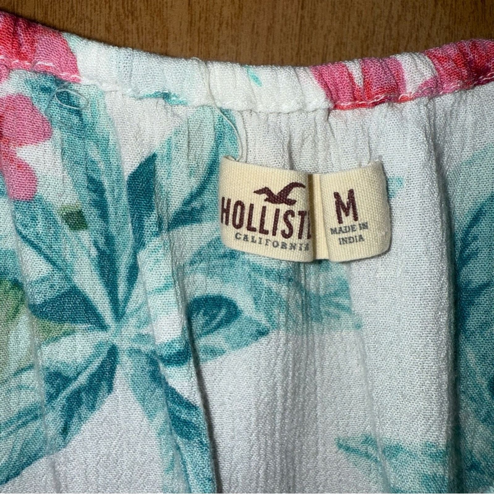 Hollister Hollister Floral Off-Shoulder Top - White and Green Size M Size M / US 6-8 / IT 42-44 - 3 Thumbnail