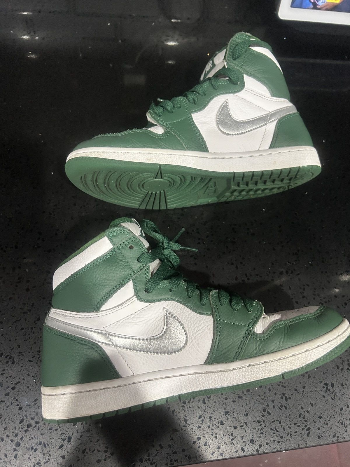 Jordan Brand AIR JORDAN 1 RETRO HIGH OG Size US 7 / EU 40 - 1 Thumbnail