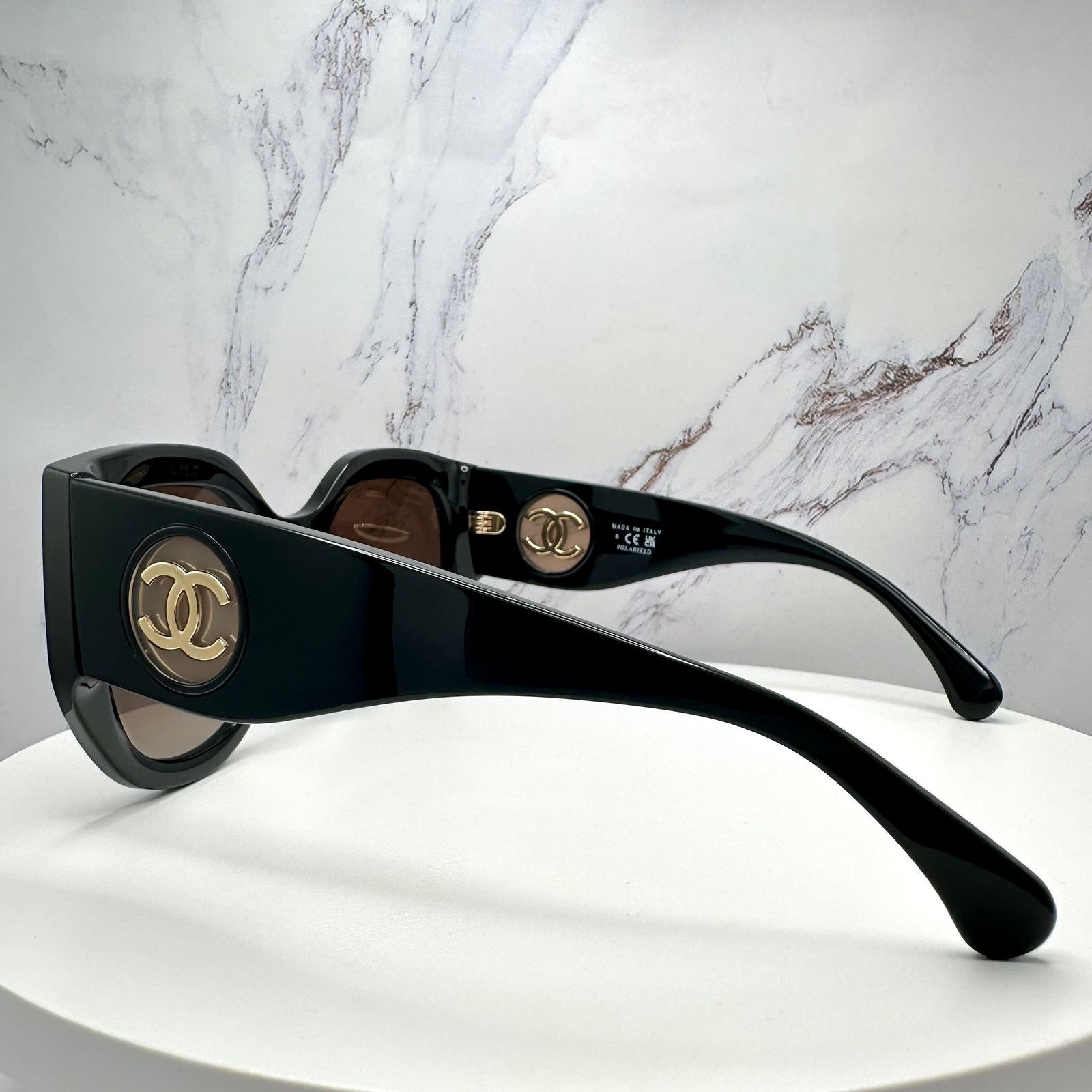 【美品】CHANEL sunglasses coco BLACK unisex Chanel 2023 Coco Beach Black Shield Logo Sunglasses