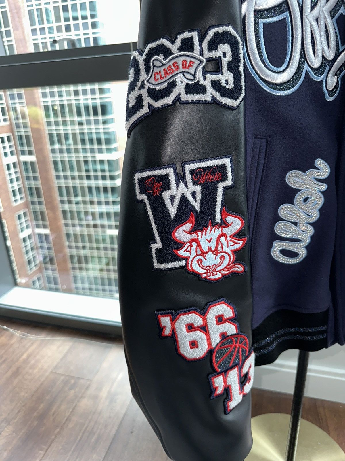 Off-White Off White x Chicago Bulls Varsity Leather Jacket Size US XL / EU 56 / 4 - 4 Thumbnail