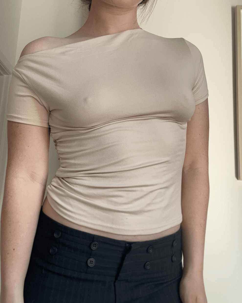 Urban Outfitters Off the shoulder asymmetrical cream crop top. Size S / US 4 / IT 40 - 1 Thumbnail