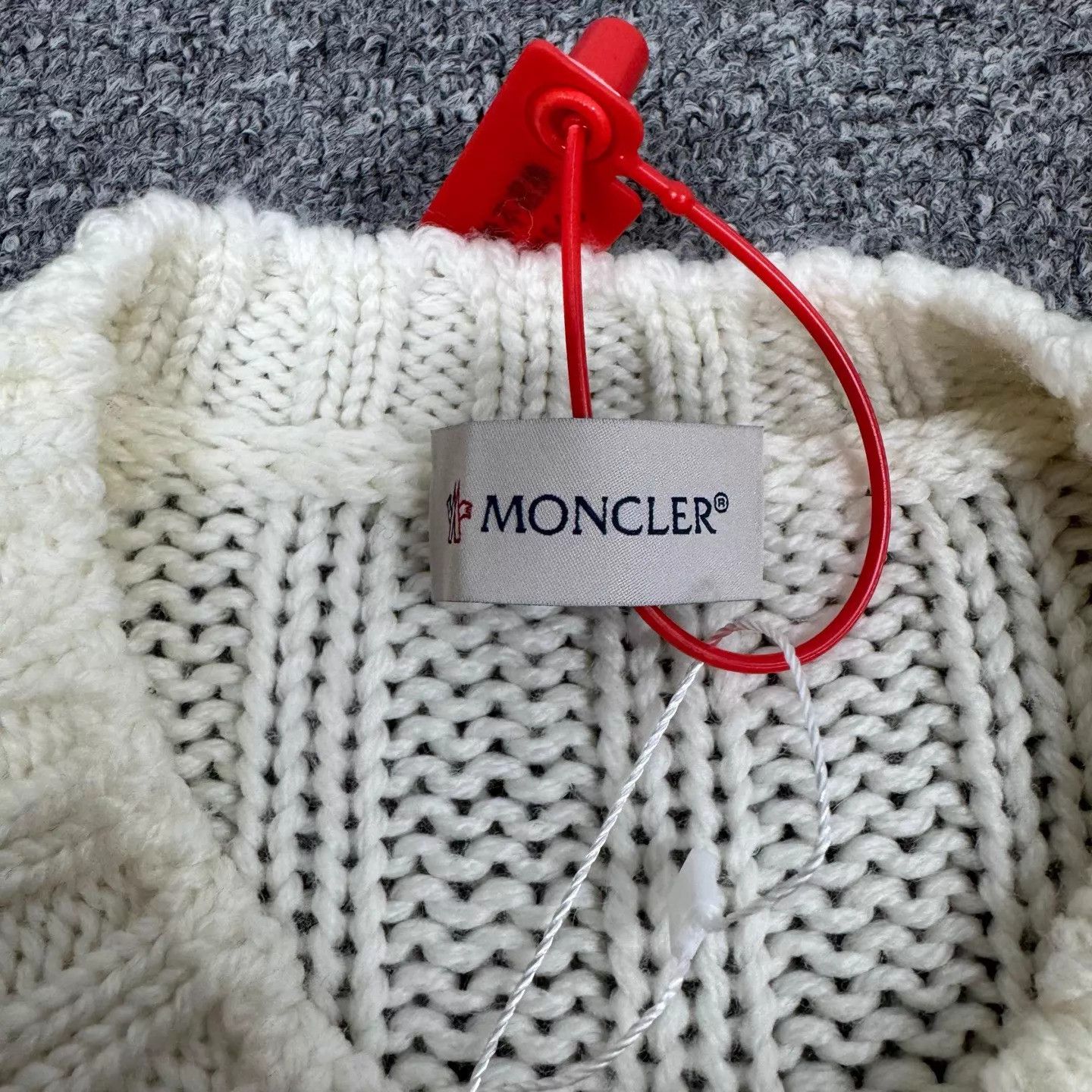 Moncler Moncler Cirocollo Logo Badge Intarsia Knit Top XS Size US XS / EU 42 / 0 - 6 Thumbnail