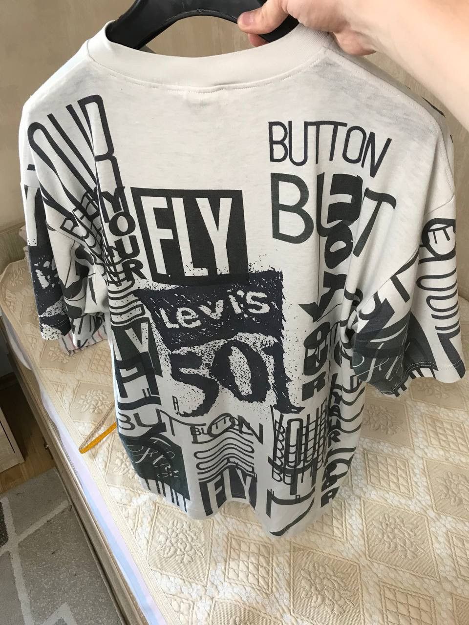 Levi's 🔥 Levi’s 501 All Over Print Vintage USA T Shirt 90s Size US XL / EU 56 / 4 - 12 Thumbnail