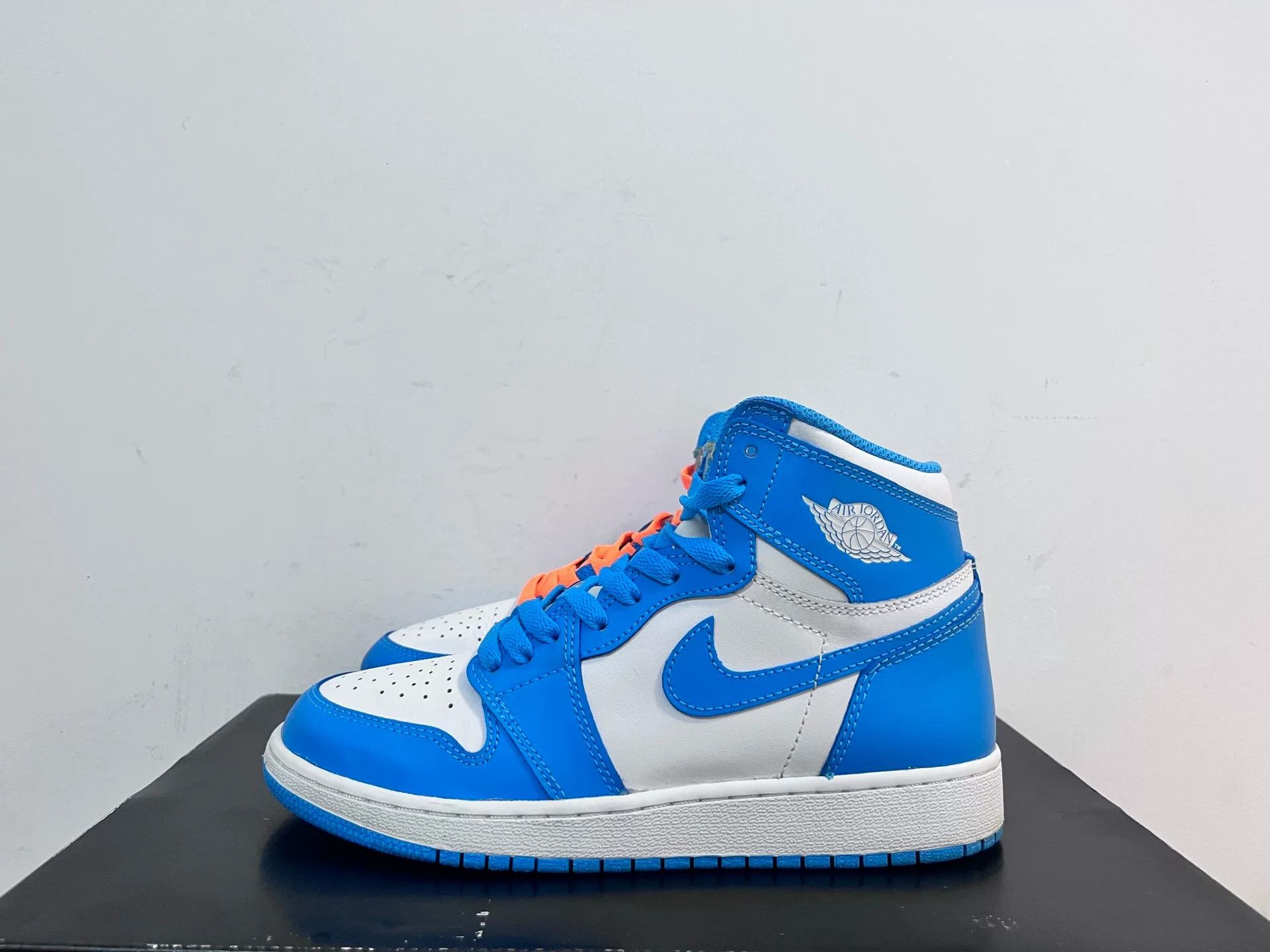 Nike Nike AJ1 Blue Lowtop Sneakers 5.5 Men Size US 5.5 / EU 38 - 1 Thumbnail