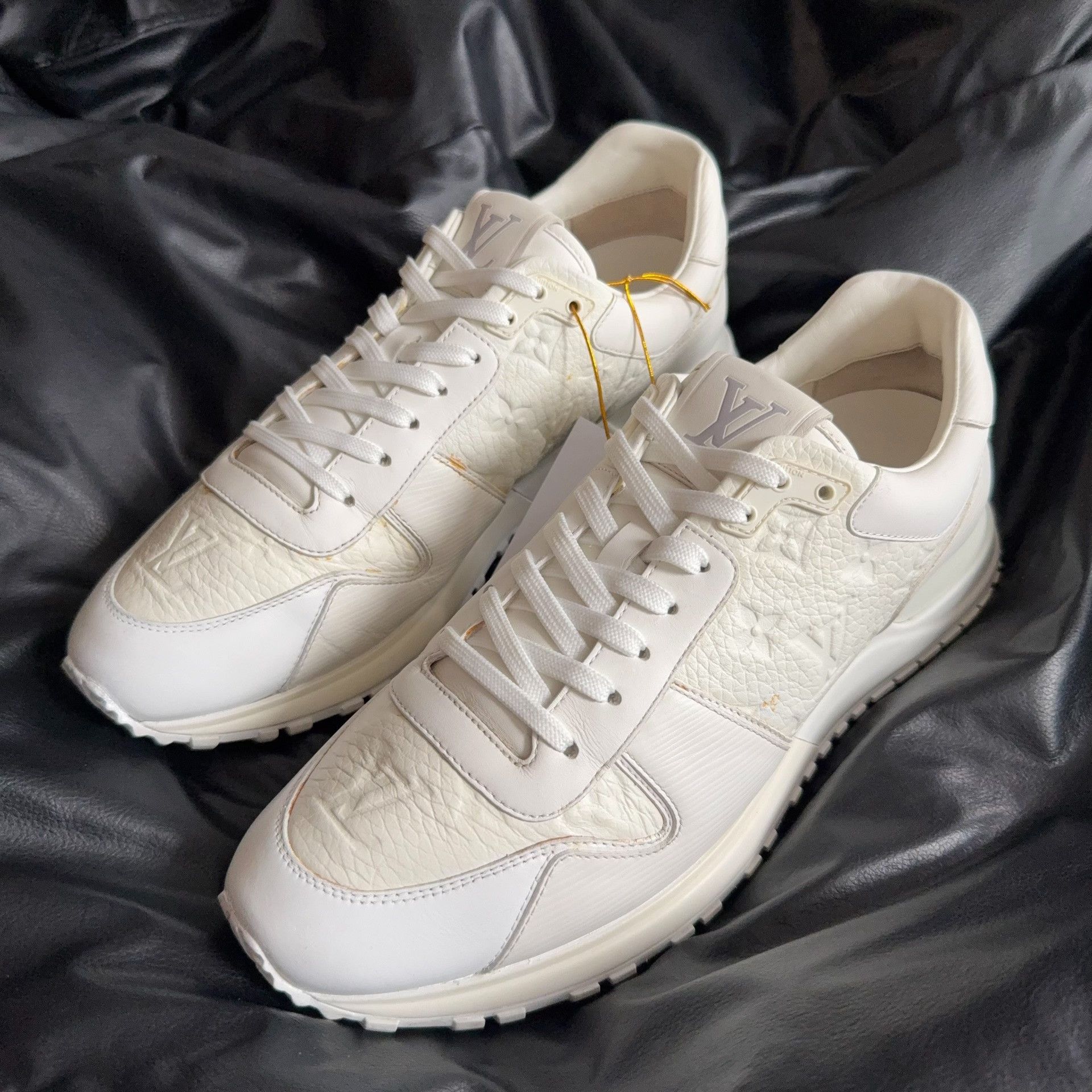 Louis Vuitton Louis Vuitton White Lowtop Sneakers 9 Men Size US 9 / EU 42 - 1 Thumbnail