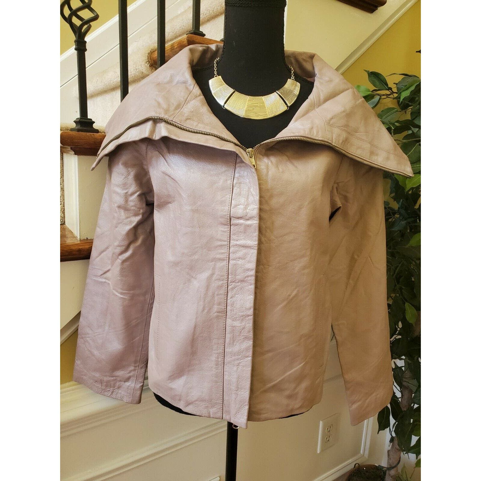 Vintage Vintage Newport News Leather Jacket- Lavender- Stylish! Size S / US 4 / IT 40 - 9 Preview