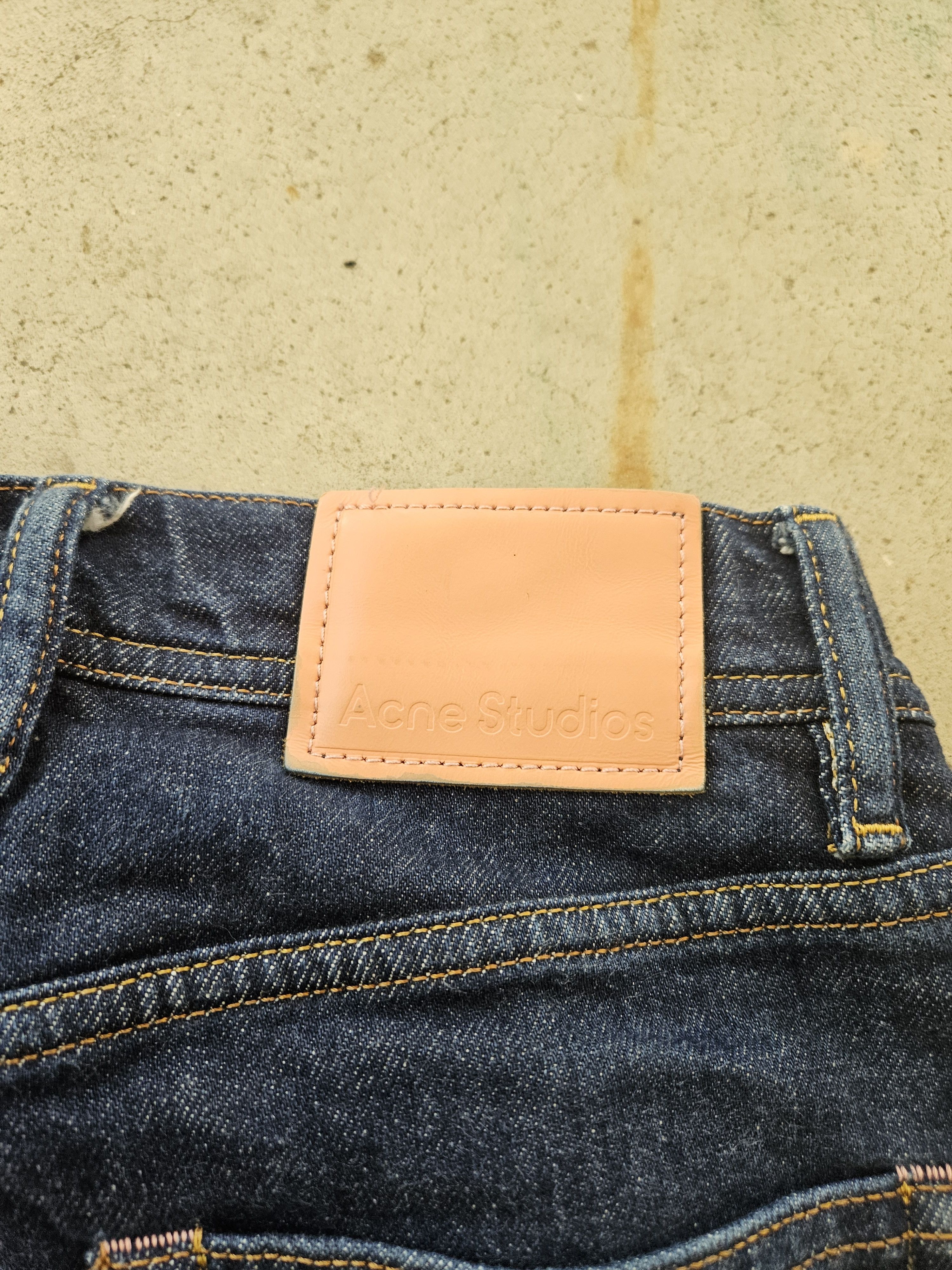 Acne Studios Melk Indigo Leather Back Patch Blue Denim Jeans Size 25" / US 0 / IT 36 - 2 Thumbnail