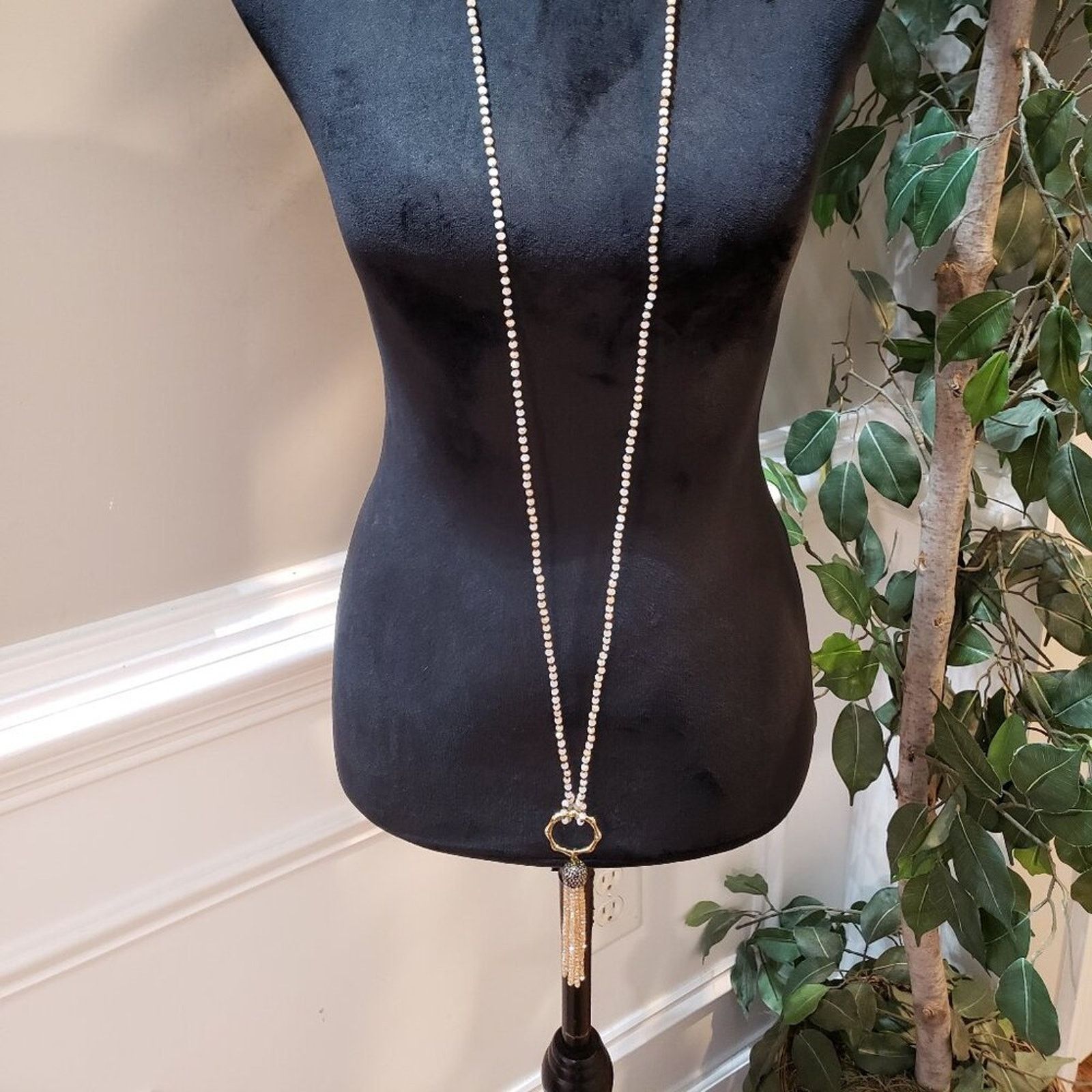 The Unbranded Brand Gold Tone Natural Freshwater Pearl Lariat Tassel Necklace Size ONE SIZE - 2 Thumbnail