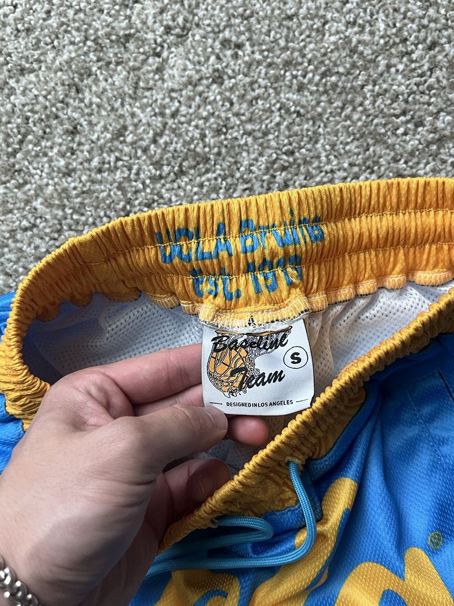 Vintage UCLA Bruins Basketball Shorts Size US 30 / EU 46 - 3 Thumbnail