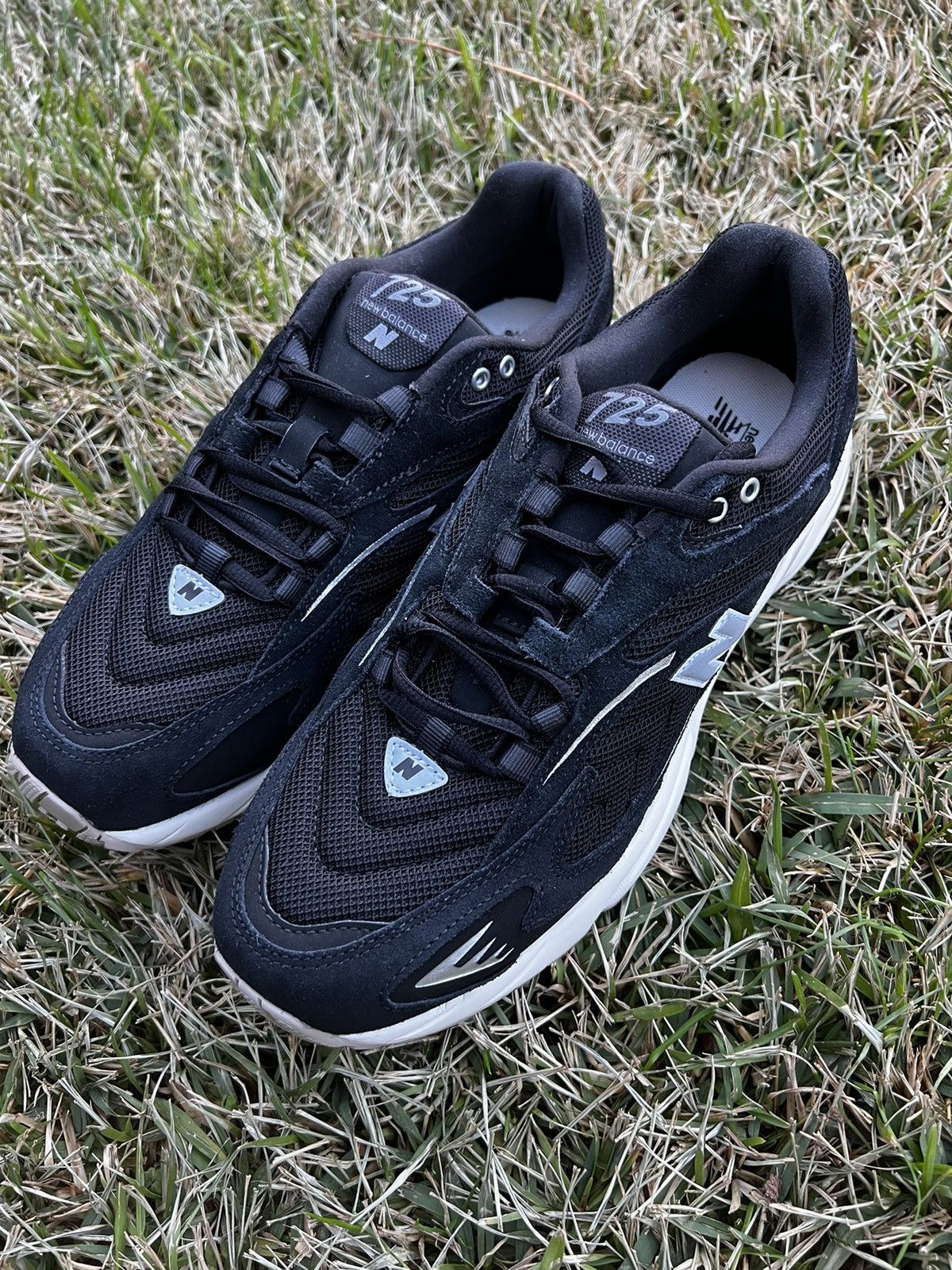 New Balance NEW New Balance 725 Black size 10 Mens shoes Size US 10 / EU 43 - 4 Thumbnail