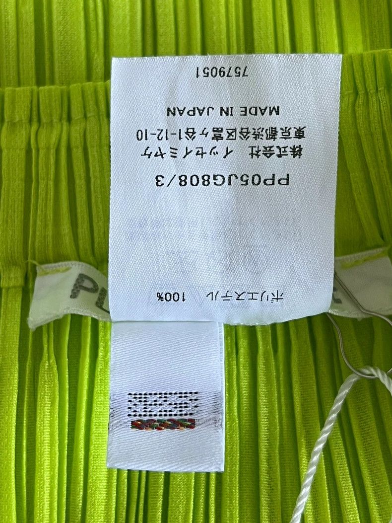 Issey Miyake Issey Miyake size:3 Bright green pleated skirt Size 22" - 4 Thumbnail