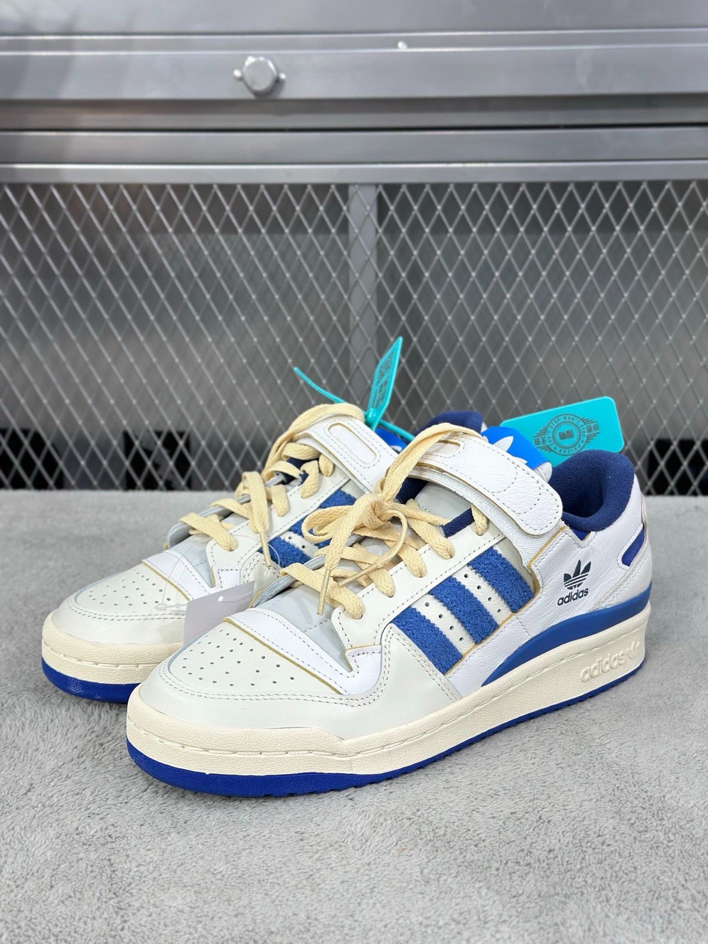 Adidas Adidas Blue Lowtop Sneakers 40.5 Men Size US 8 / EU 41 - 1 Thumbnail
