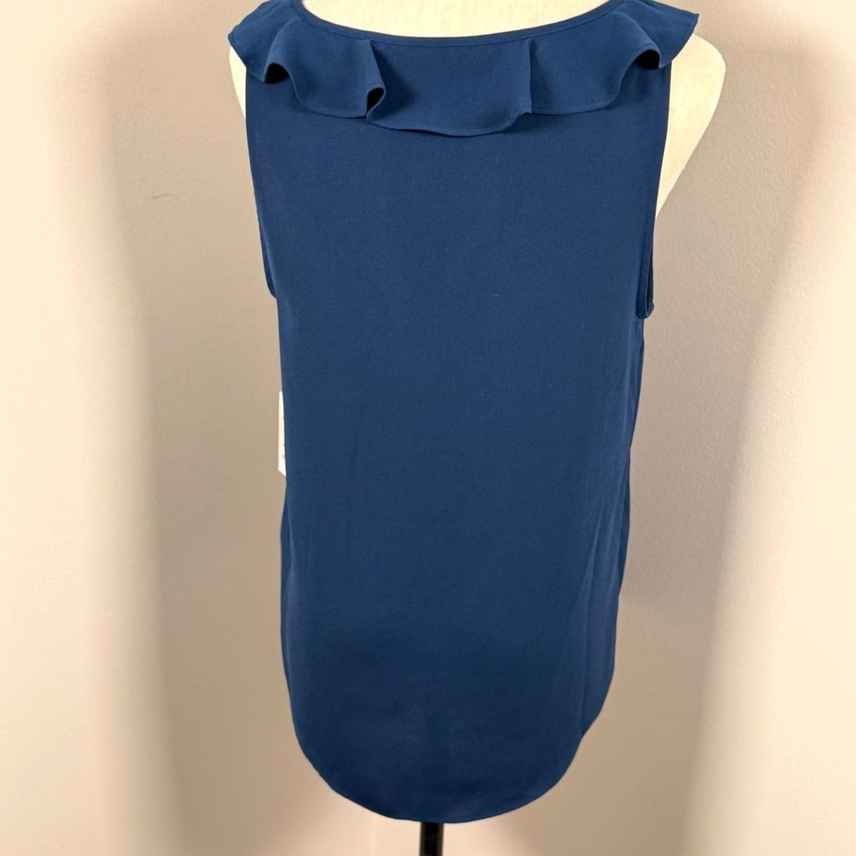 Vintage LC Lauren Conrad Womens M Sleeveless V-Neck Top Blue Coquette NWT Ruffle Blouse Submarine Navy Chiffon-Style, Office, Casual, Workwear Size M / US 6-8 / IT 42-44 - 3 Thumbnail